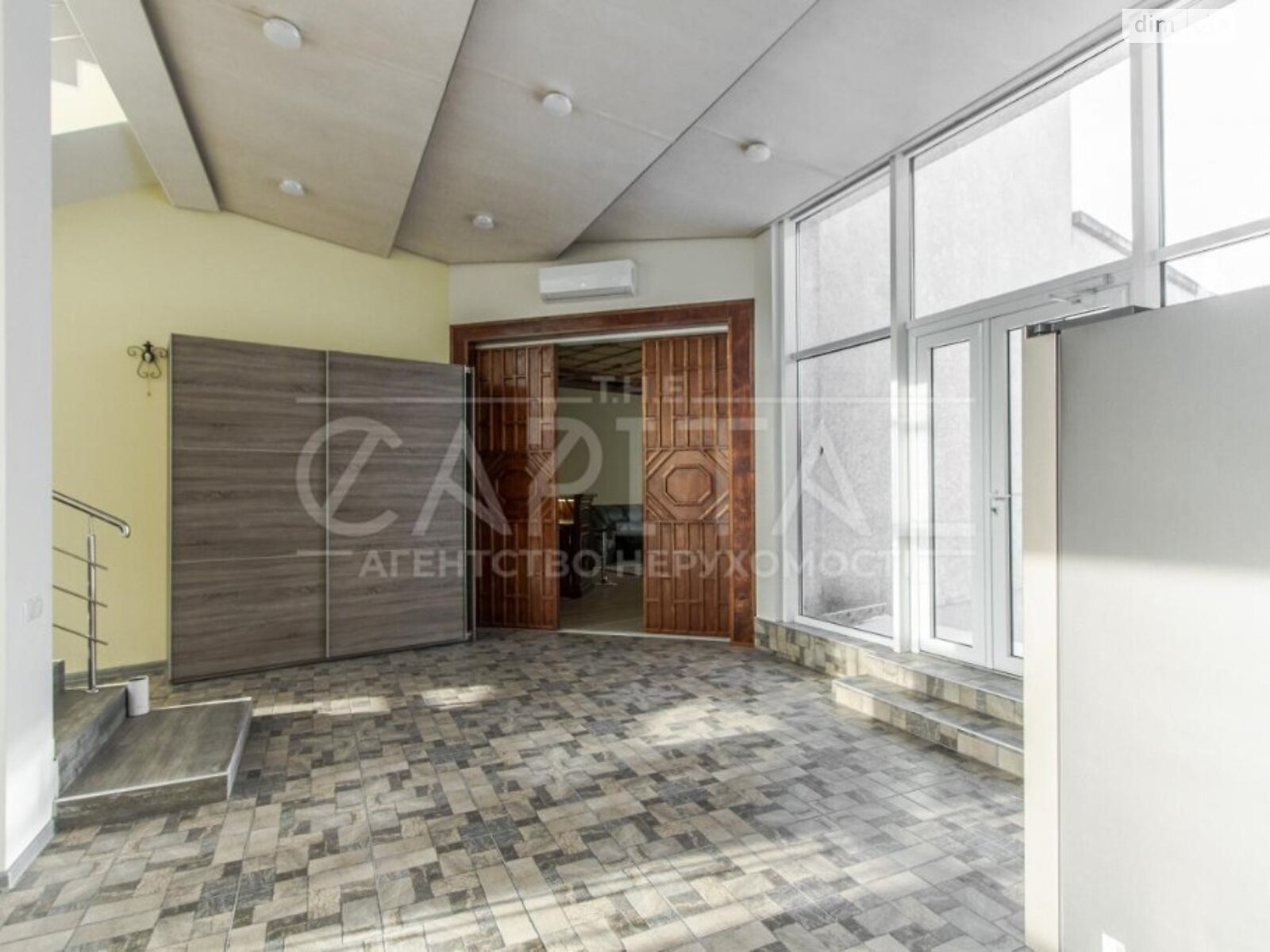 двоповерховий будинок, 600 кв. м, цегла. Продаж у Гореничах фото 1 двоповерховий будинок, 600 кв. м, цегла. Продаж у Гореничах фото 1