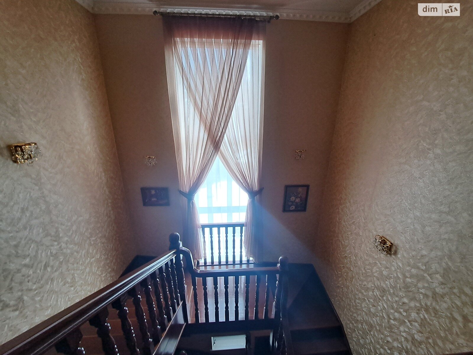 трехэтажный дом с верандой, 260.9 кв. м, кирпич. Продажа в Гореничах фото 1