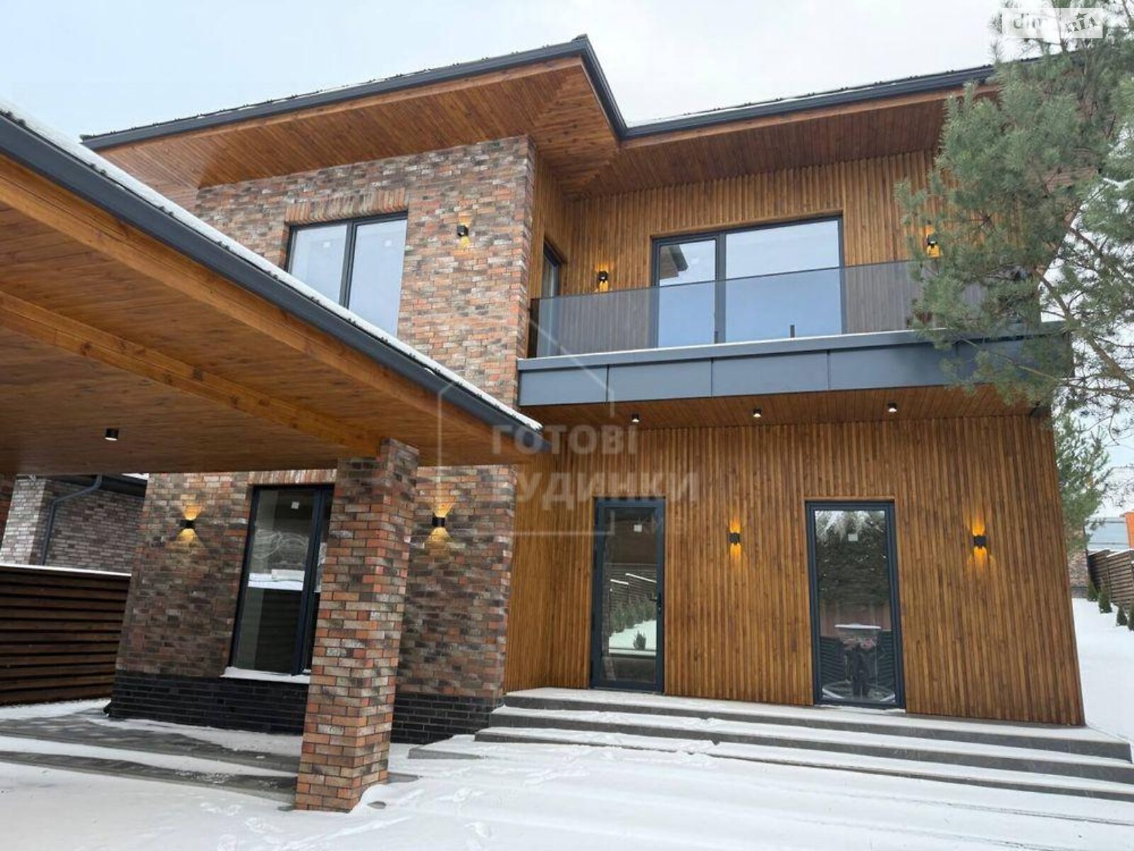 двухэтажный дом, 200 кв. м, кирпич. Продажа в Гореничах фото 1