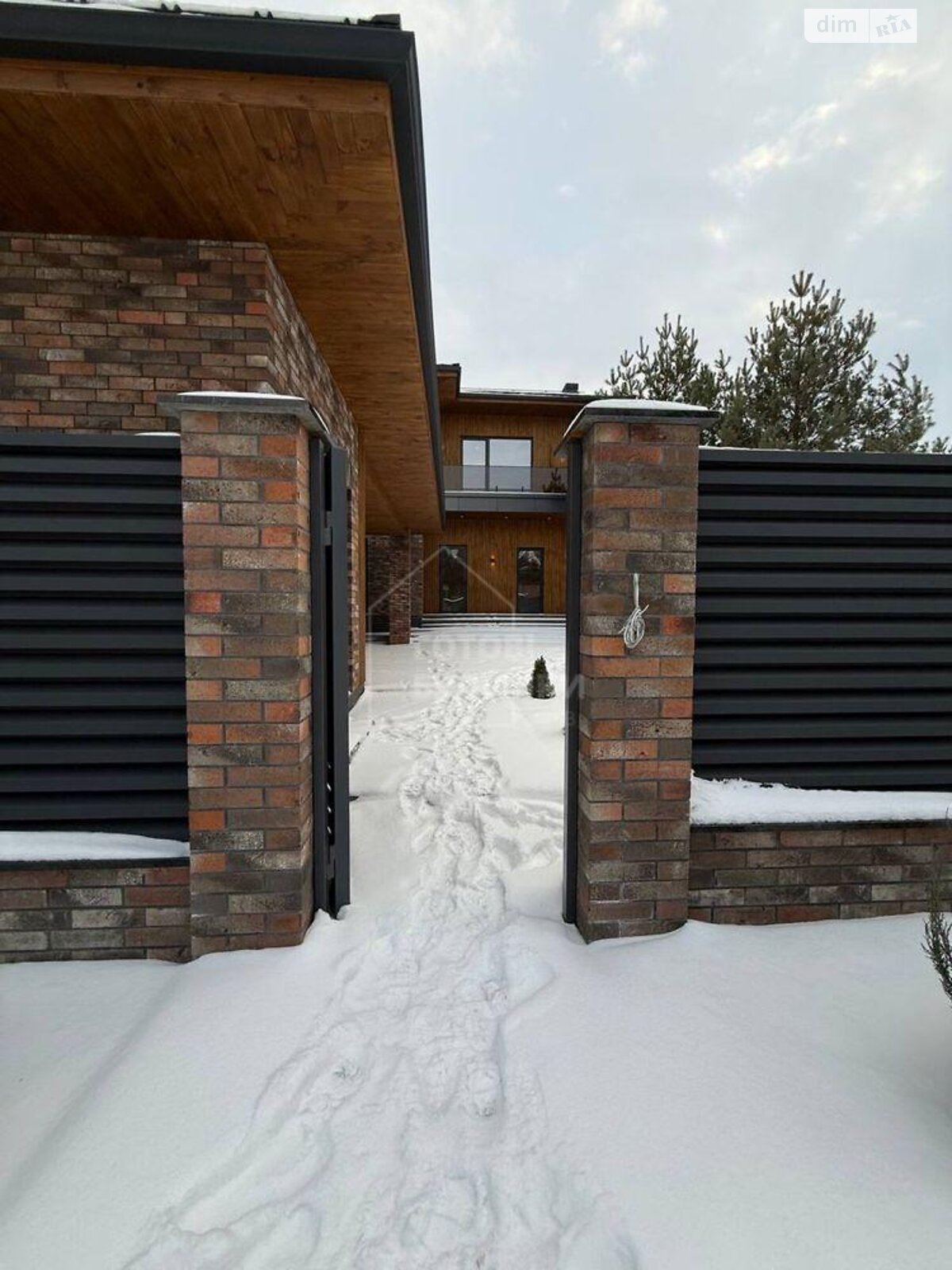 двухэтажный дом, 200 кв. м, кирпич. Продажа в Гореничах фото 1