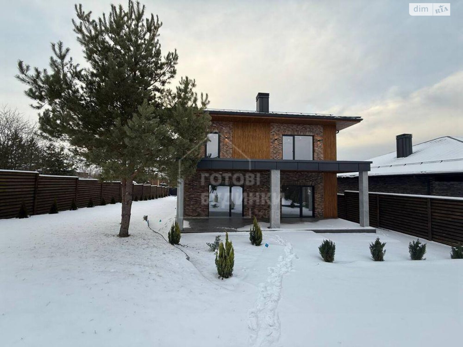 двухэтажный дом, 200 кв. м, кирпич. Продажа в Гореничах фото 1