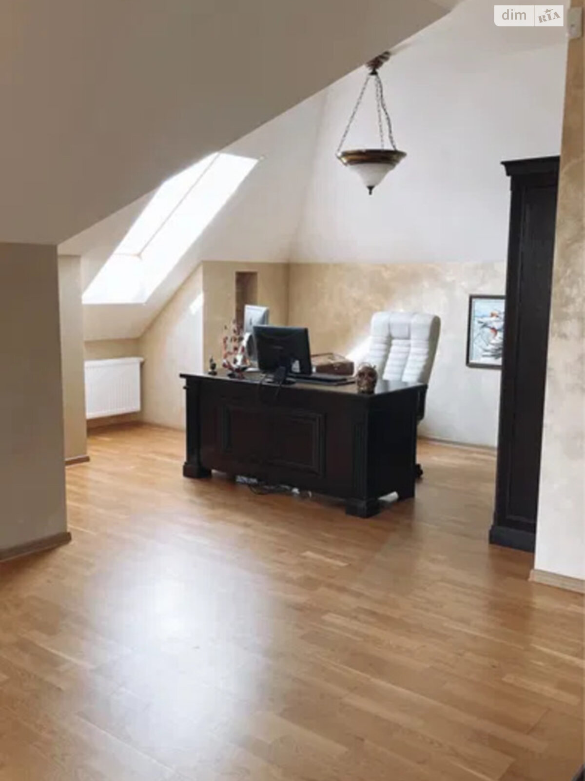 трехэтажный дом с гаражом, 363 кв. м, кирпич. Продажа в Горишних Плавнях фото 1