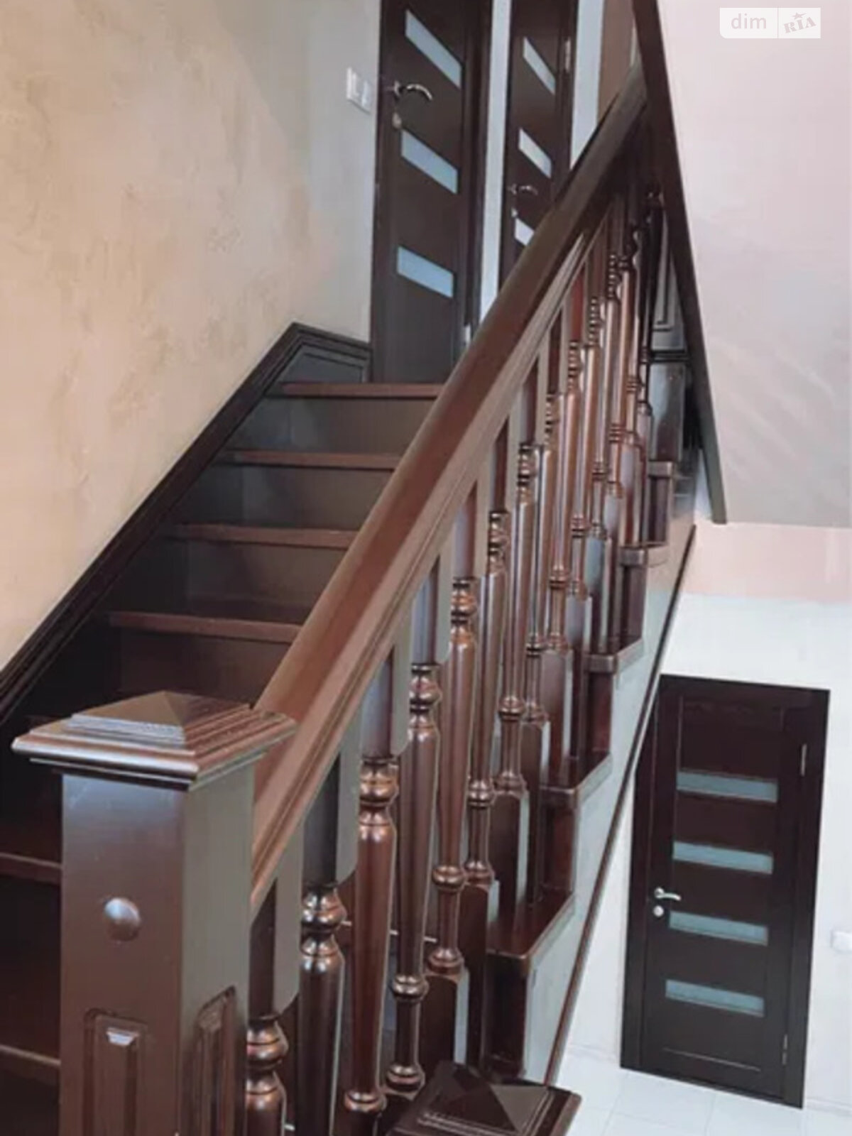 трехэтажный дом с гаражом, 363 кв. м, кирпич. Продажа в Горишних Плавнях фото 1