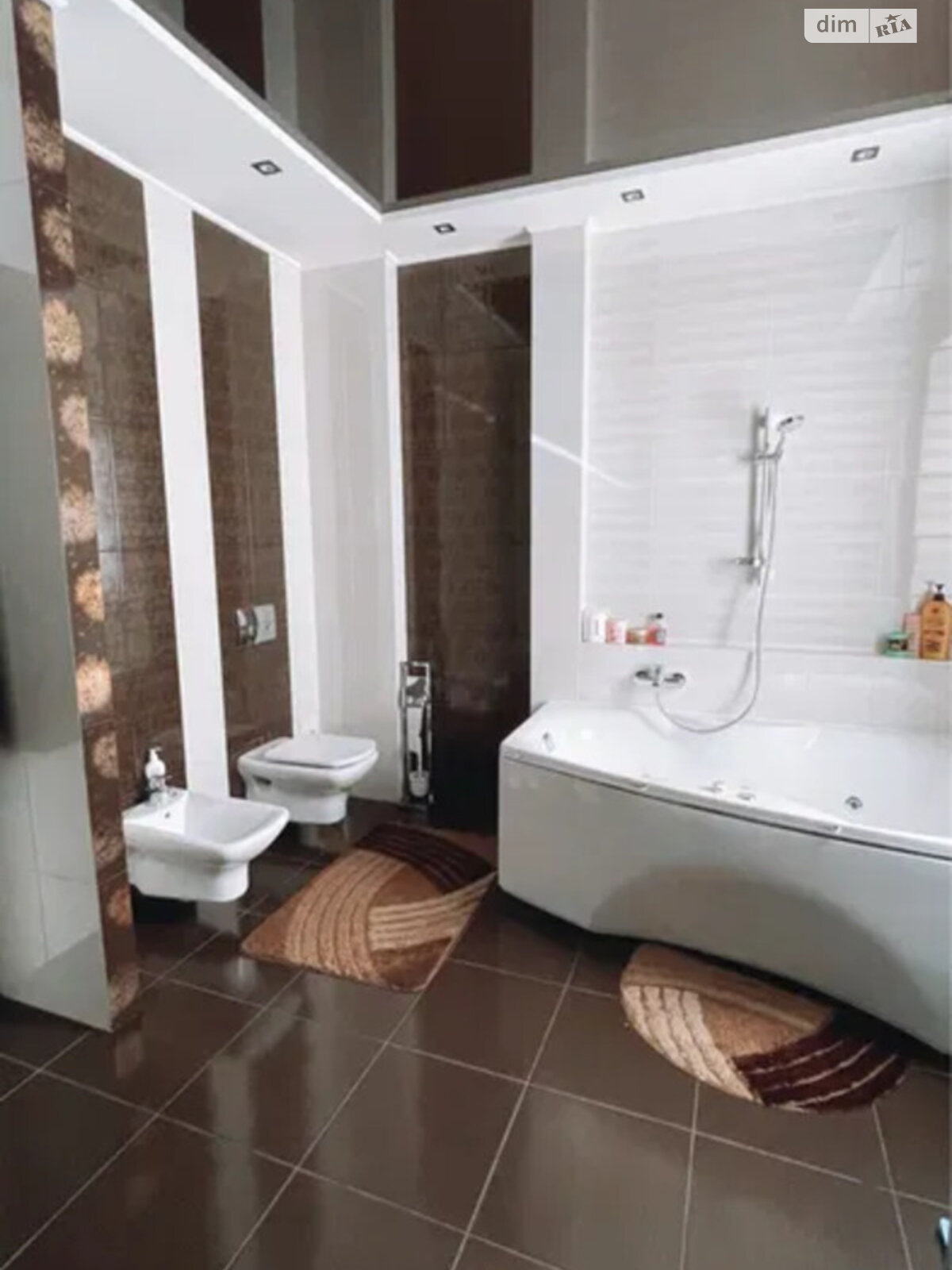 трехэтажный дом с гаражом, 363 кв. м, кирпич. Продажа в Горишних Плавнях фото 1