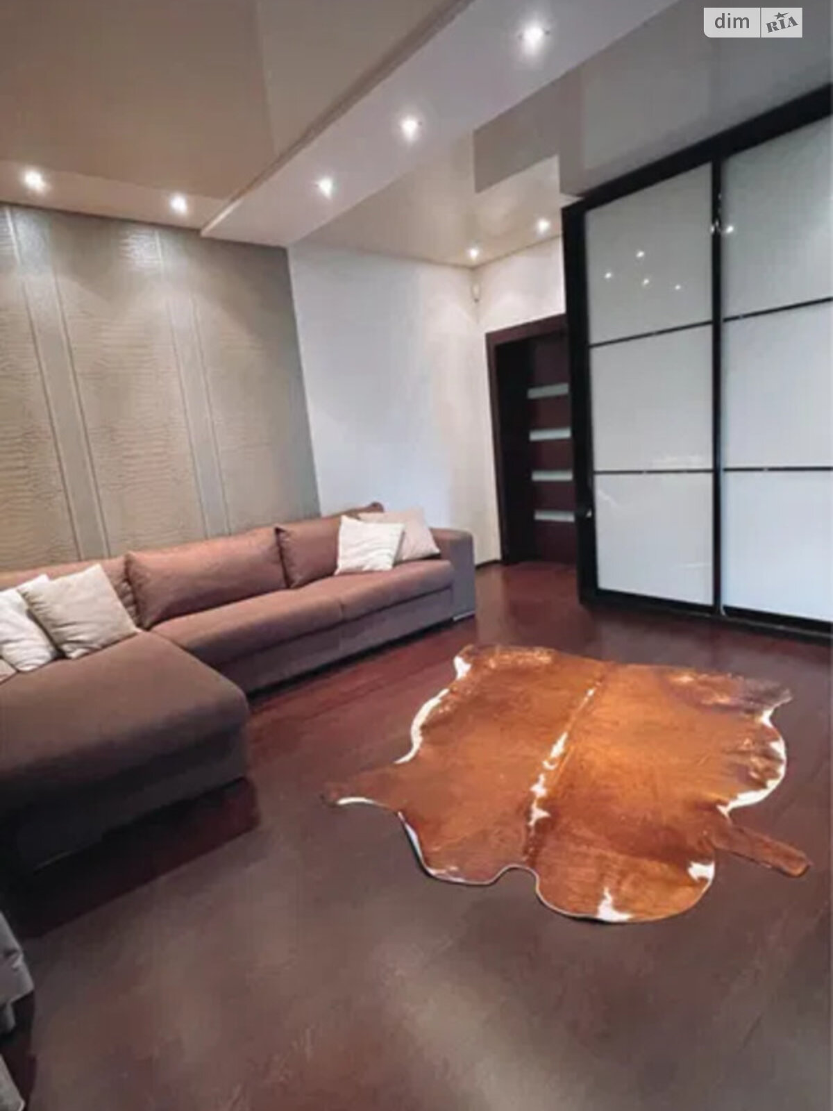 трехэтажный дом с гаражом, 363 кв. м, кирпич. Продажа в Горишних Плавнях фото 1