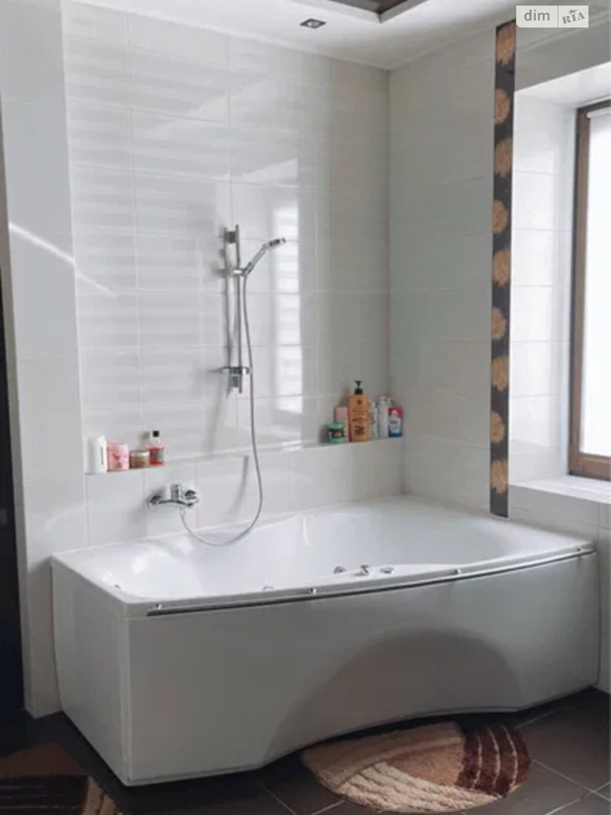 трехэтажный дом с гаражом, 363 кв. м, кирпич. Продажа в Горишних Плавнях фото 1