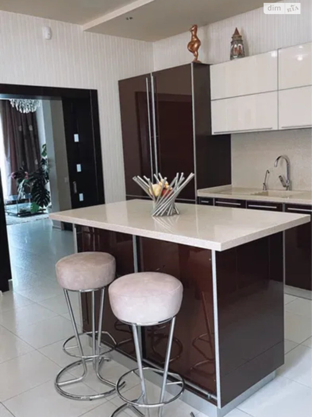 трехэтажный дом с гаражом, 363 кв. м, кирпич. Продажа в Горишних Плавнях фото 1