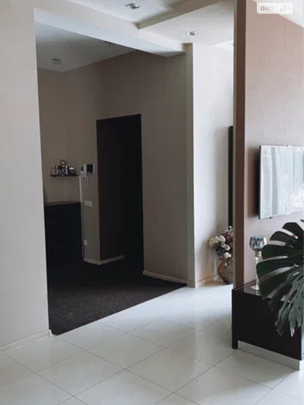 трехэтажный дом с гаражом, 363 кв. м, кирпич. Продажа в Горишних Плавнях фото 1