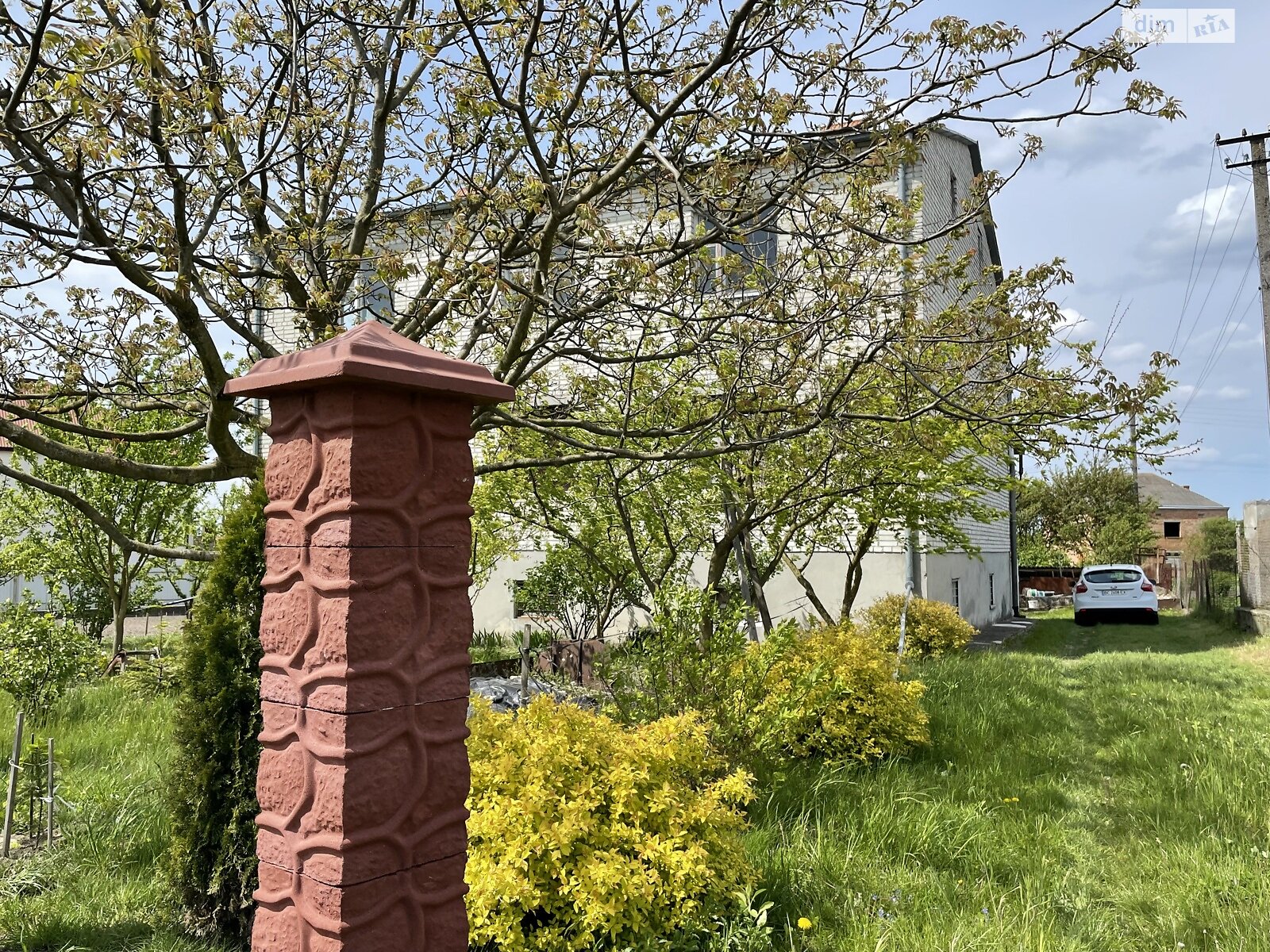 трехэтажный дом с гаражом, 335.8 кв. м, кирпич. Продажа в Кернице фото 1