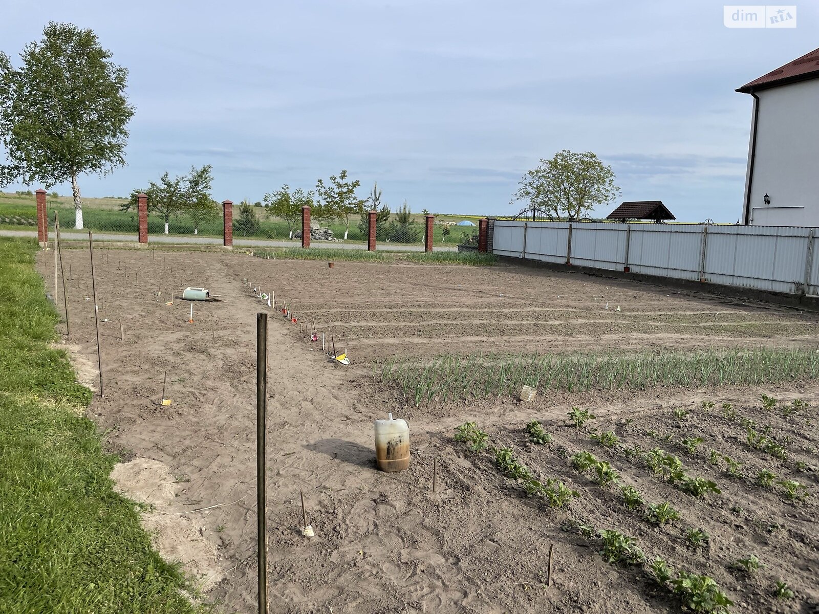 трехэтажный дом с гаражом, 335.8 кв. м, кирпич. Продажа в Кернице фото 1