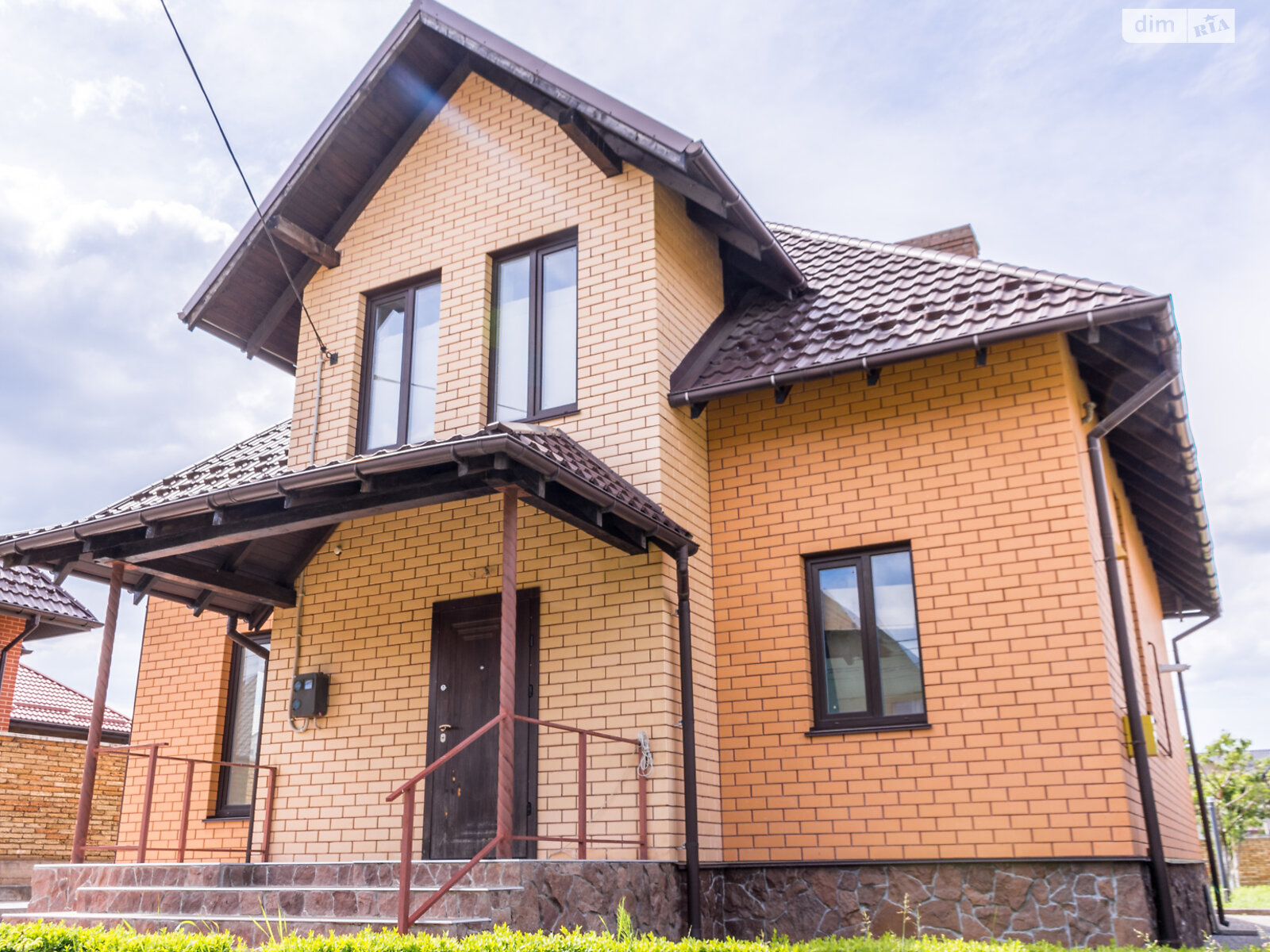 двухэтажный дом с гаражом, 172 кв. м, кирпич. Продажа в Городке фото 1