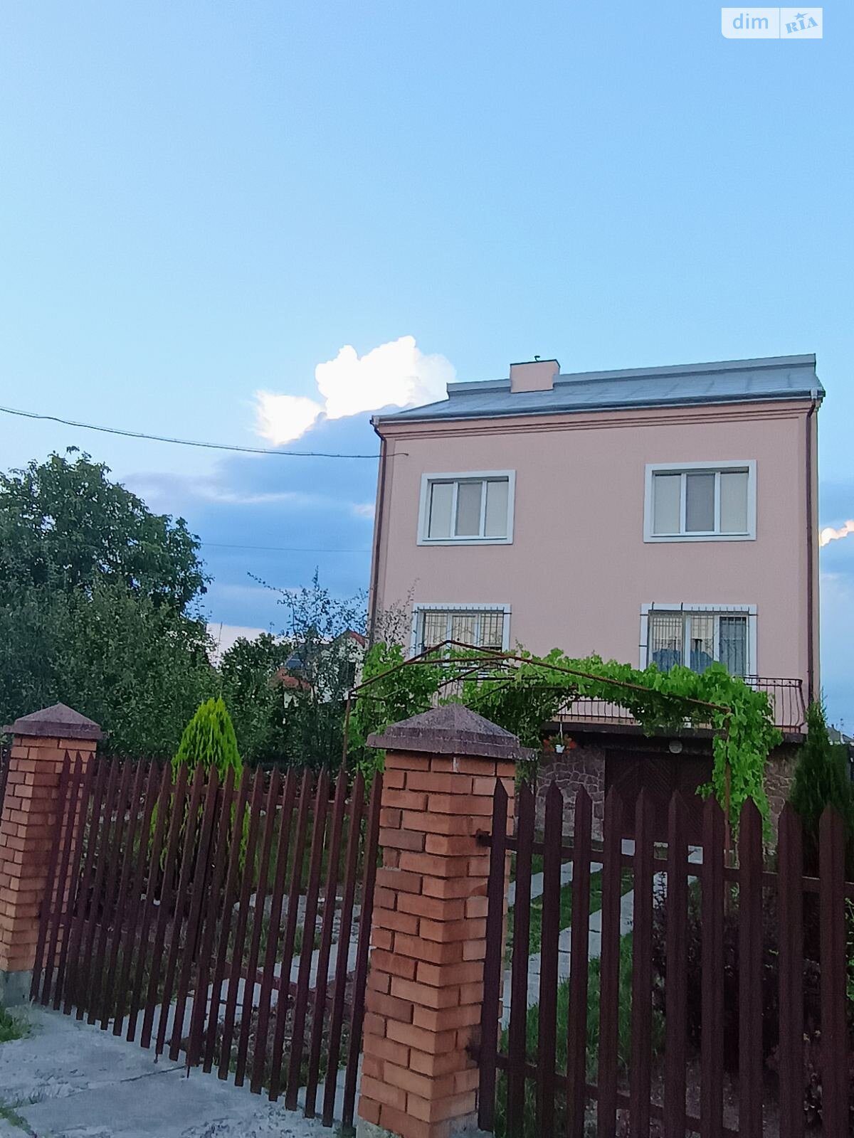 двухэтажный дом с ремонтом, 260 кв. м, кирпич. Продажа в Городке фото 1 двухэтажный дом с ремонтом, 260 кв. м, кирпич. Продажа в Городке фото 1