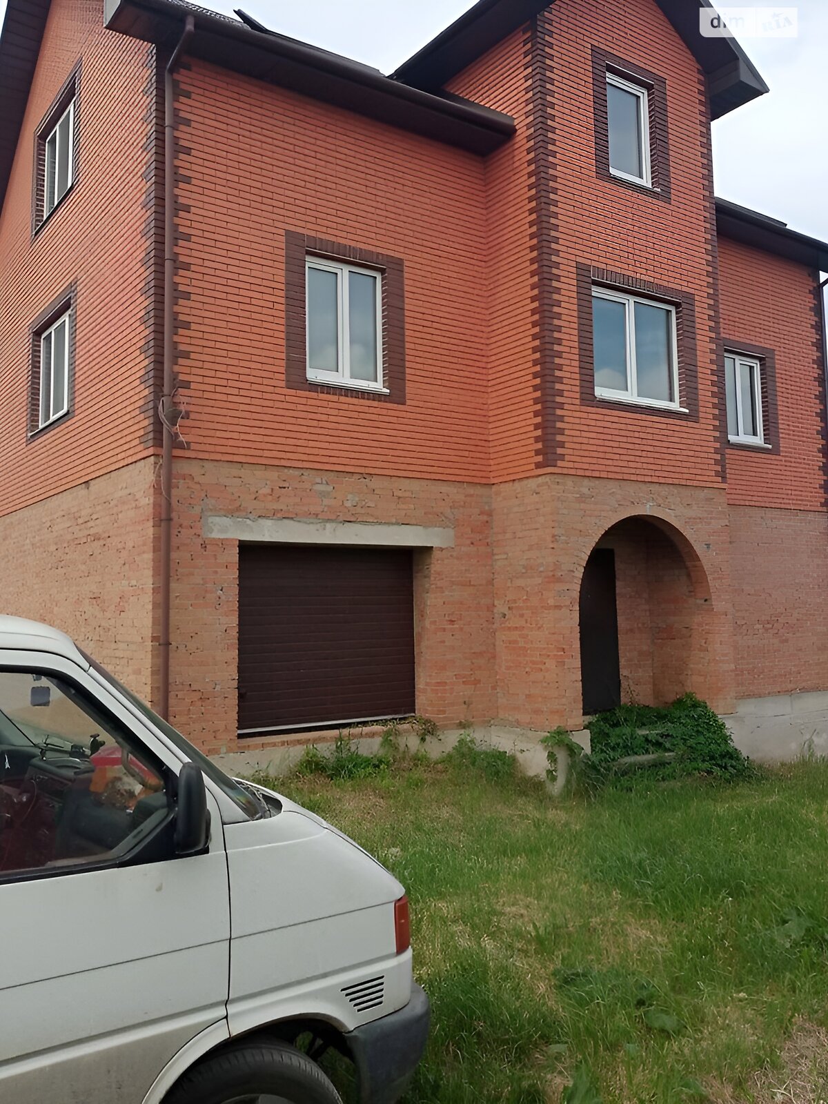 трехэтажный дом с гаражом, 230 кв. м, кирпич. Продажа в Гостомеле фото 1