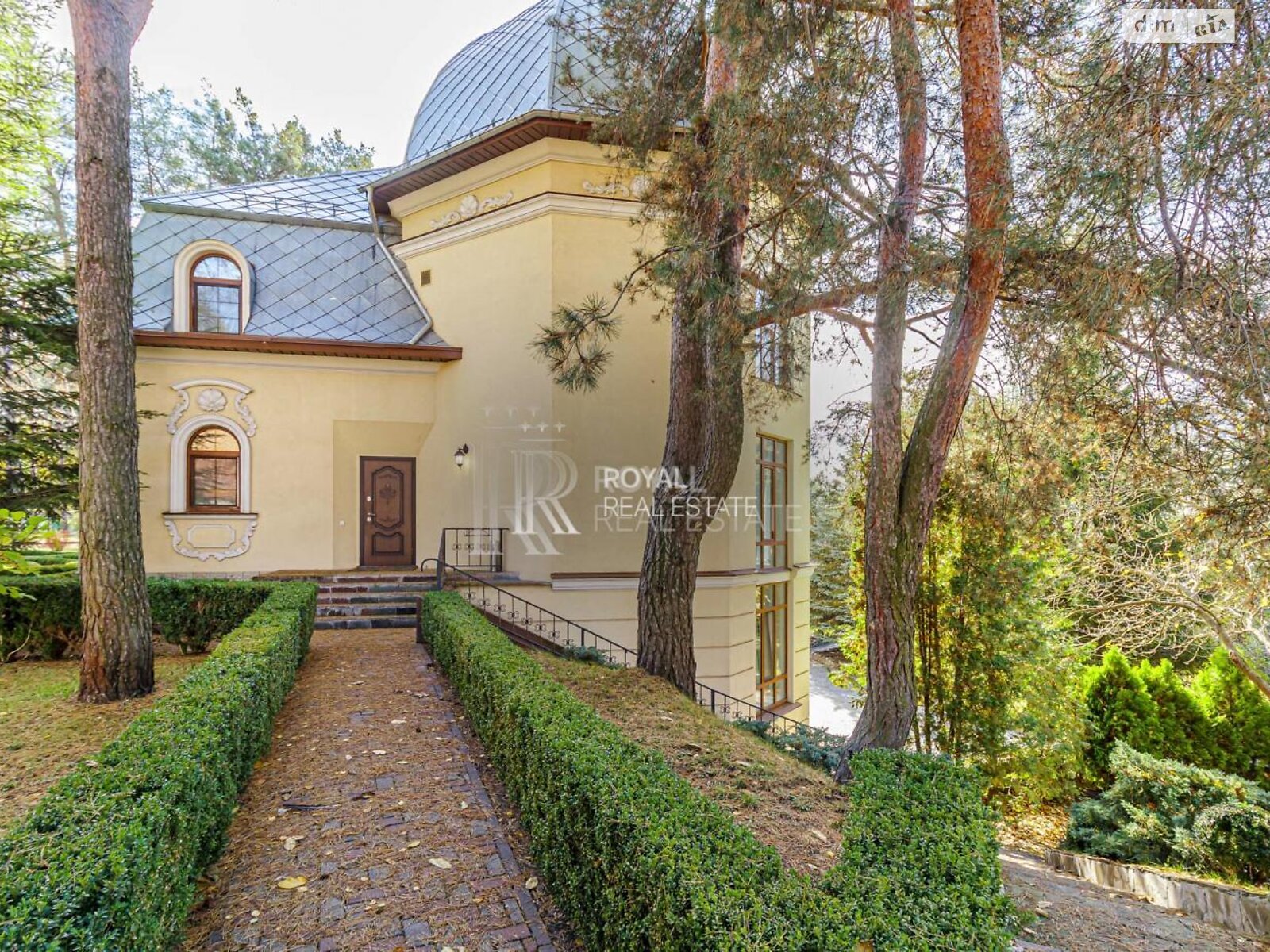 трехэтажный дом с верандой, 500 кв. м, кирпич. Продажа в Гостомеле фото 1