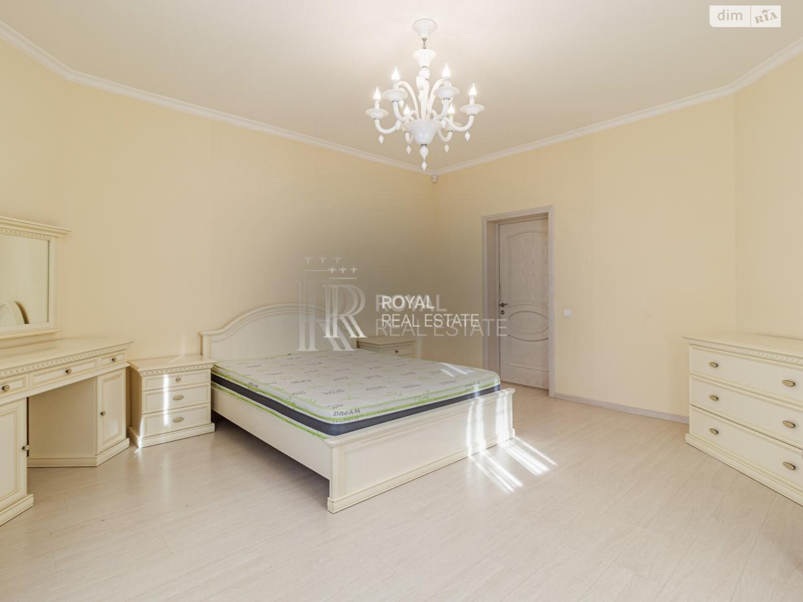 трехэтажный дом с верандой, 500 кв. м, кирпич. Продажа в Гостомеле фото 1