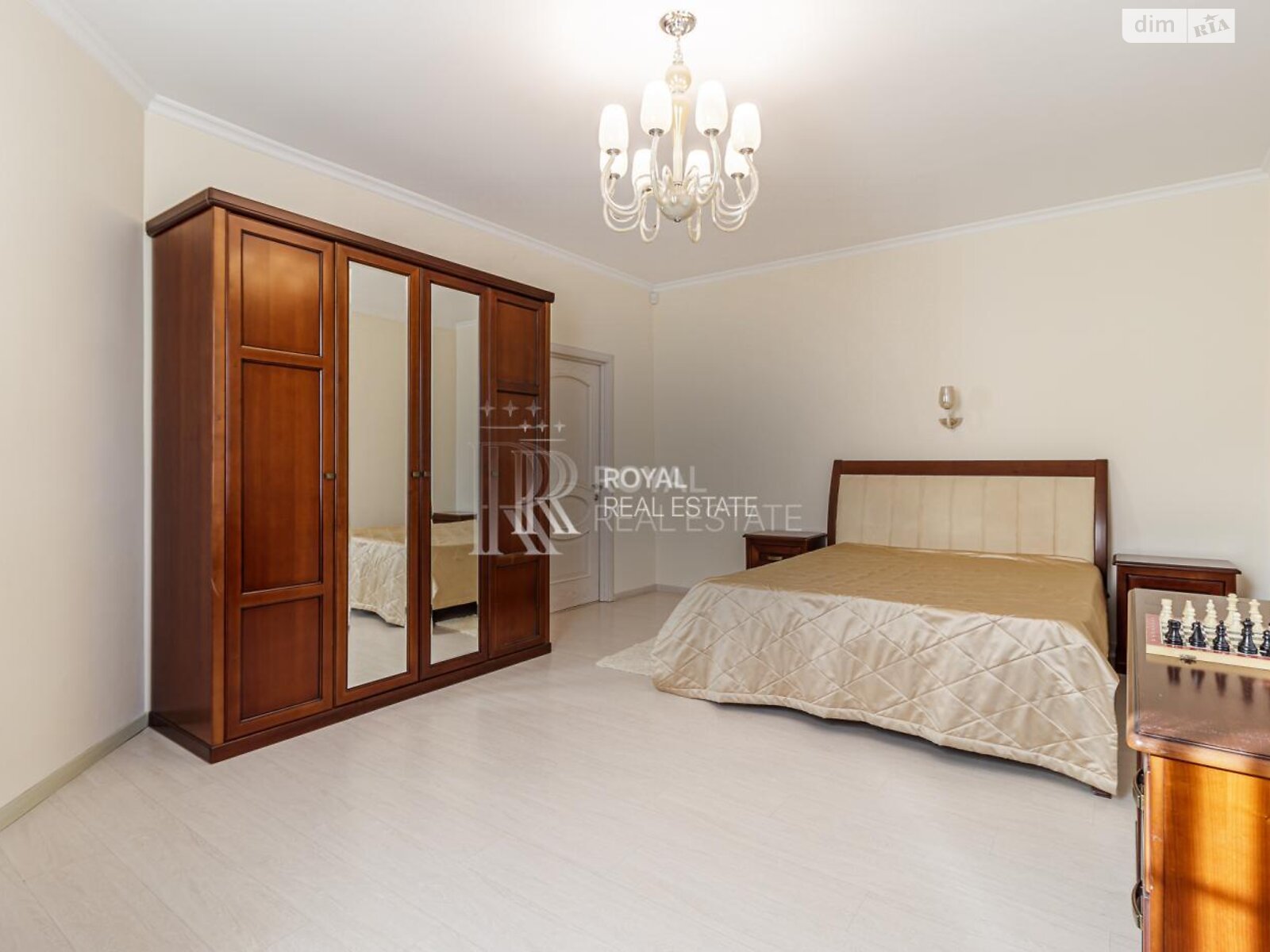 трехэтажный дом с верандой, 500 кв. м, кирпич. Продажа в Гостомеле фото 1