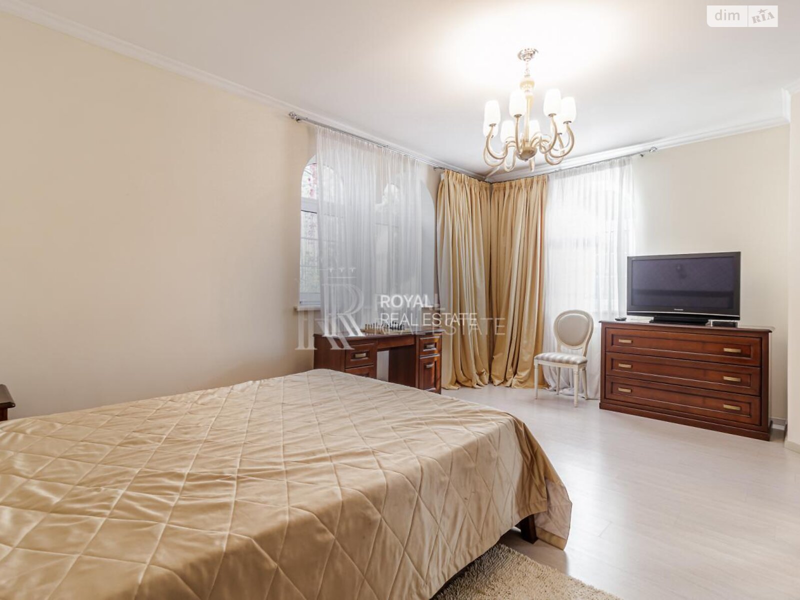 трехэтажный дом с верандой, 500 кв. м, кирпич. Продажа в Гостомеле фото 1