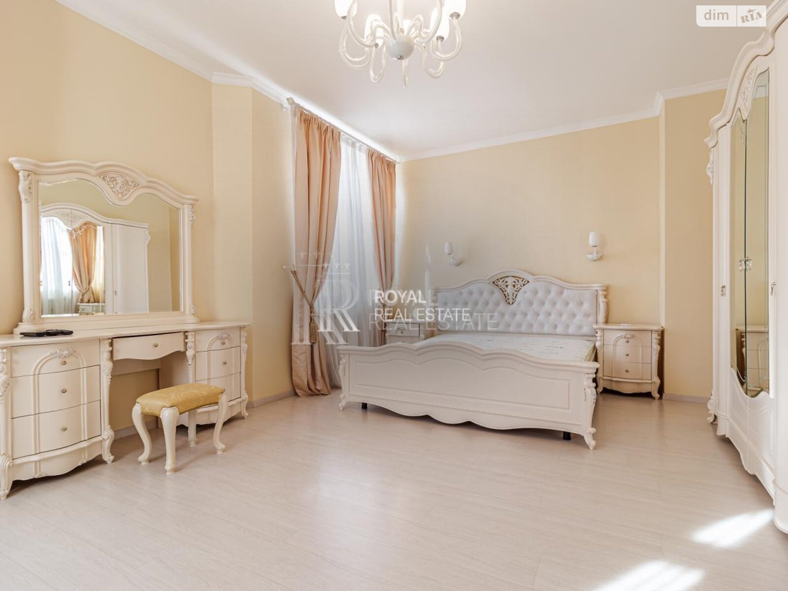трехэтажный дом с верандой, 500 кв. м, кирпич. Продажа в Гостомеле фото 1
