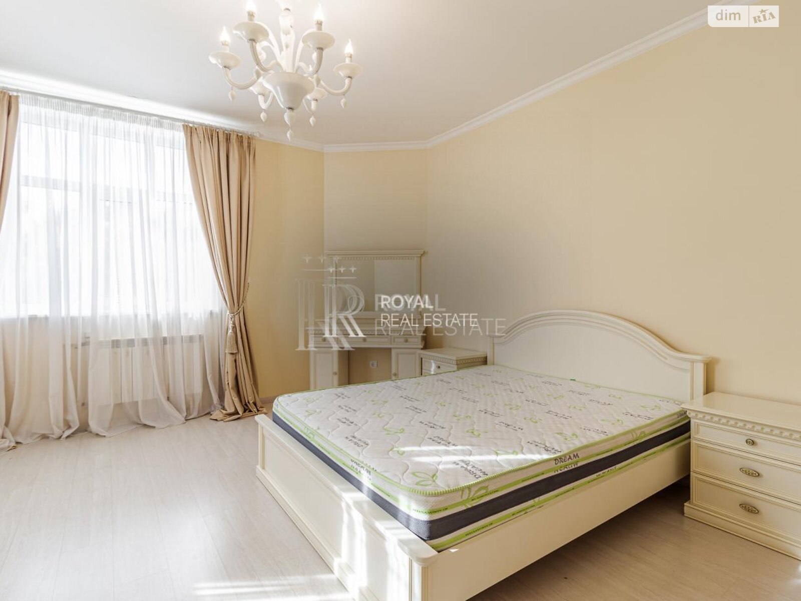 трехэтажный дом с верандой, 500 кв. м, кирпич. Продажа в Гостомеле фото 1