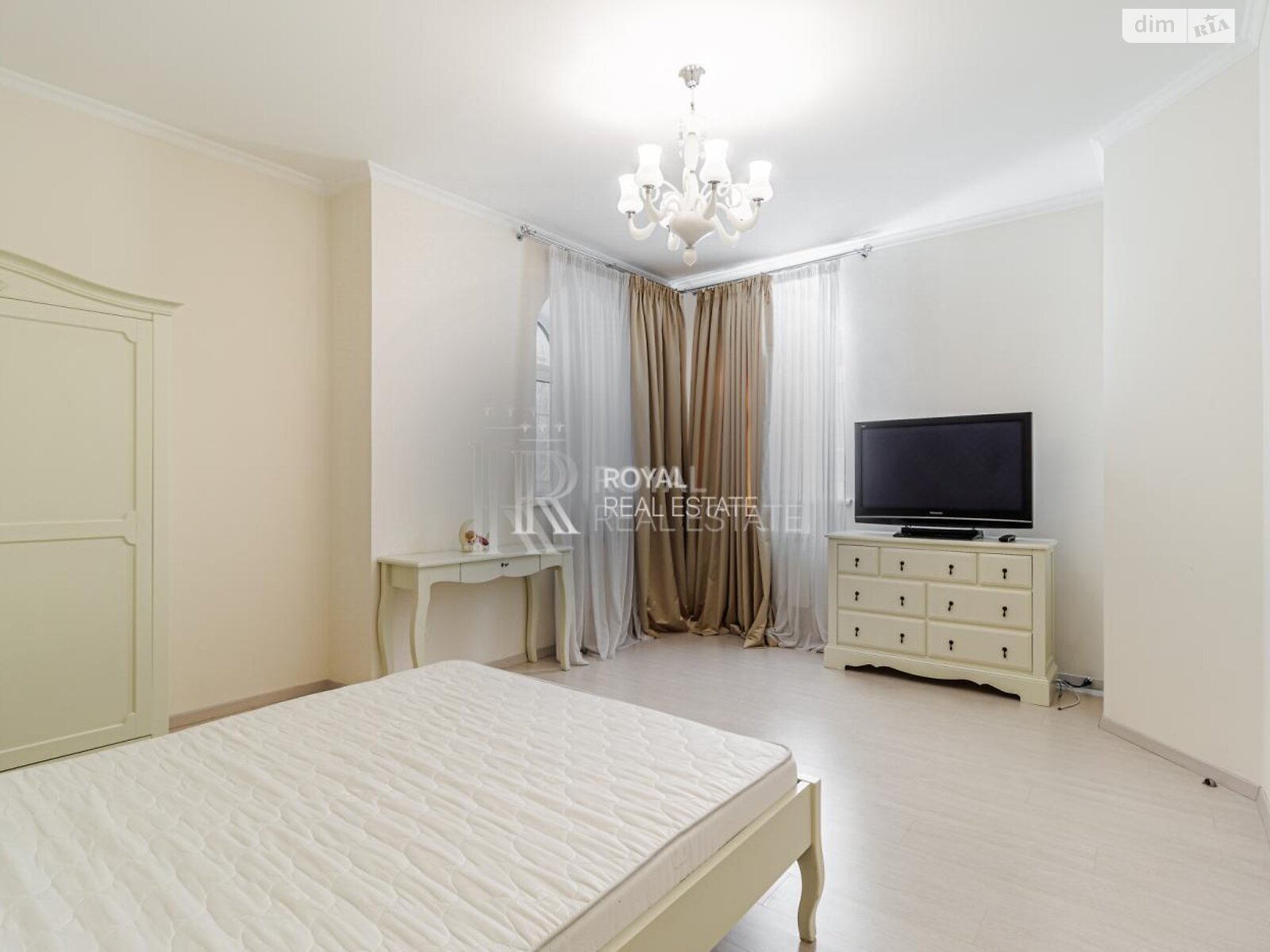 трехэтажный дом с верандой, 500 кв. м, кирпич. Продажа в Гостомеле фото 1
