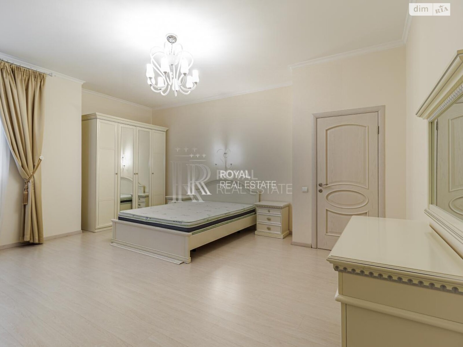 трехэтажный дом с верандой, 500 кв. м, кирпич. Продажа в Гостомеле фото 1
