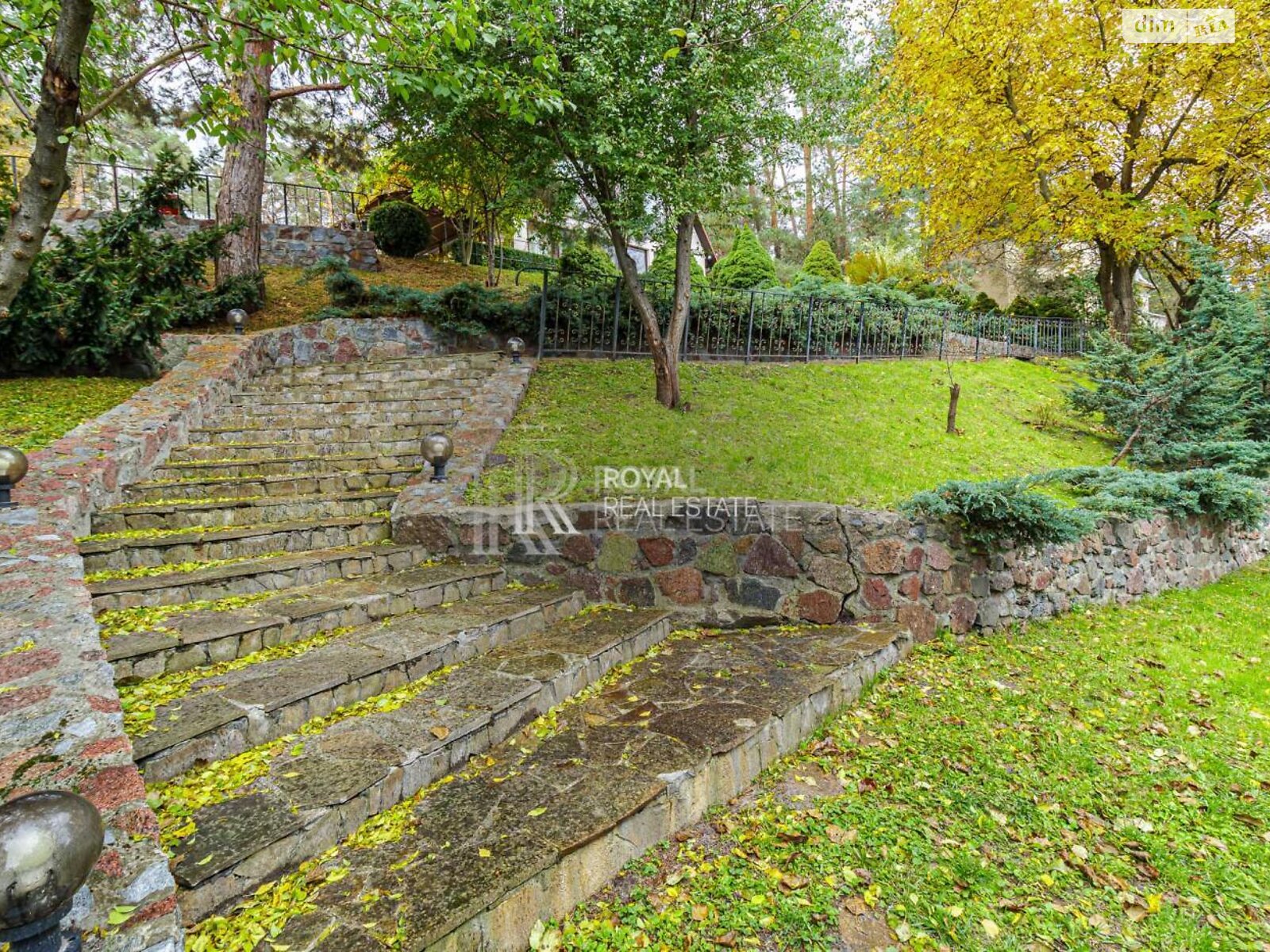 трехэтажный дом с верандой, 500 кв. м, кирпич. Продажа в Гостомеле фото 1