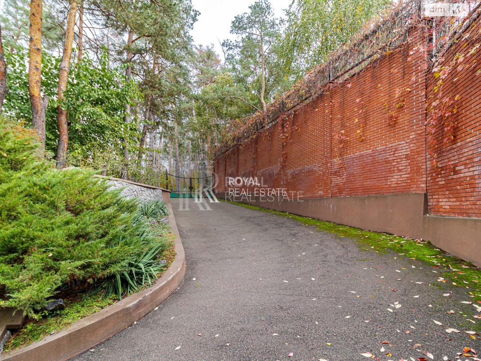 трехэтажный дом с верандой, 500 кв. м, кирпич. Продажа в Гостомеле фото 1