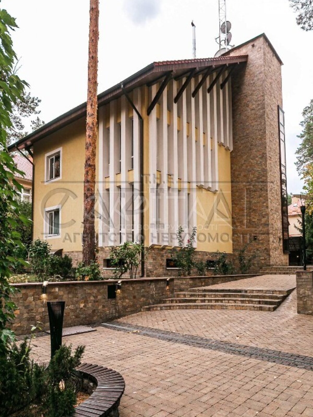 трехэтажный дом веранда, 970 кв. м, кирпич. Продажа в Гостомеле фото 1