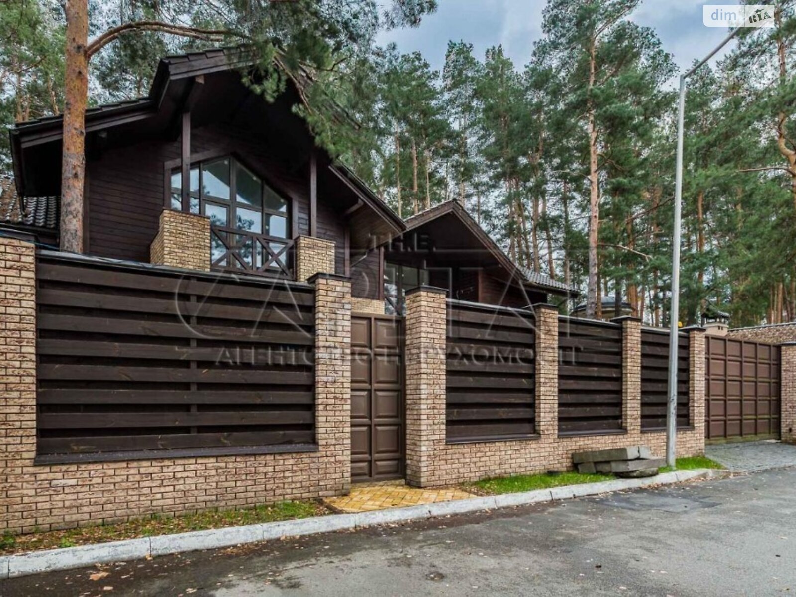 двоповерховий будинок з верандою, 484 кв. м, цегла. Продаж у Гостомелі фото 1 двоповерховий будинок з верандою, 484 кв. м, цегла. Продаж у Гостомелі фото 1