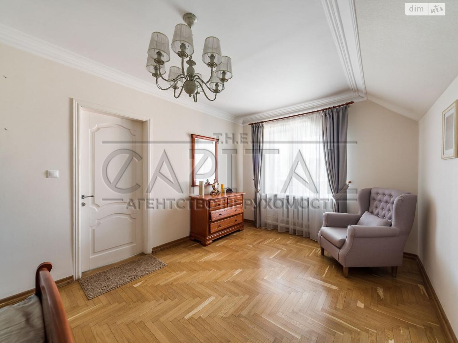 триповерховий будинок з опаленням, 420 кв. м, цегла. Продаж у Гостомелі фото 1 триповерховий будинок з опаленням, 420 кв. м, цегла. Продаж у Гостомелі фото 1