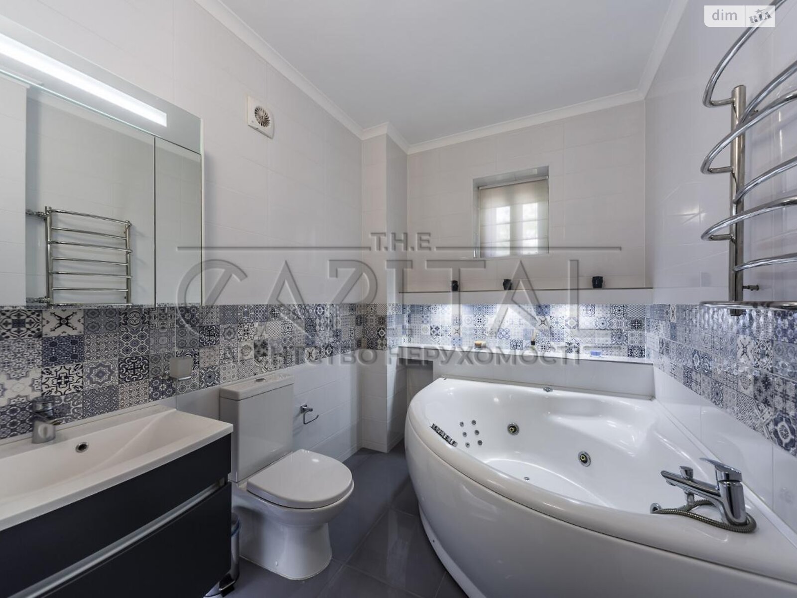 триповерховий будинок з опаленням, 420 кв. м, цегла. Продаж у Гостомелі фото 1 триповерховий будинок з опаленням, 420 кв. м, цегла. Продаж у Гостомелі фото 1
