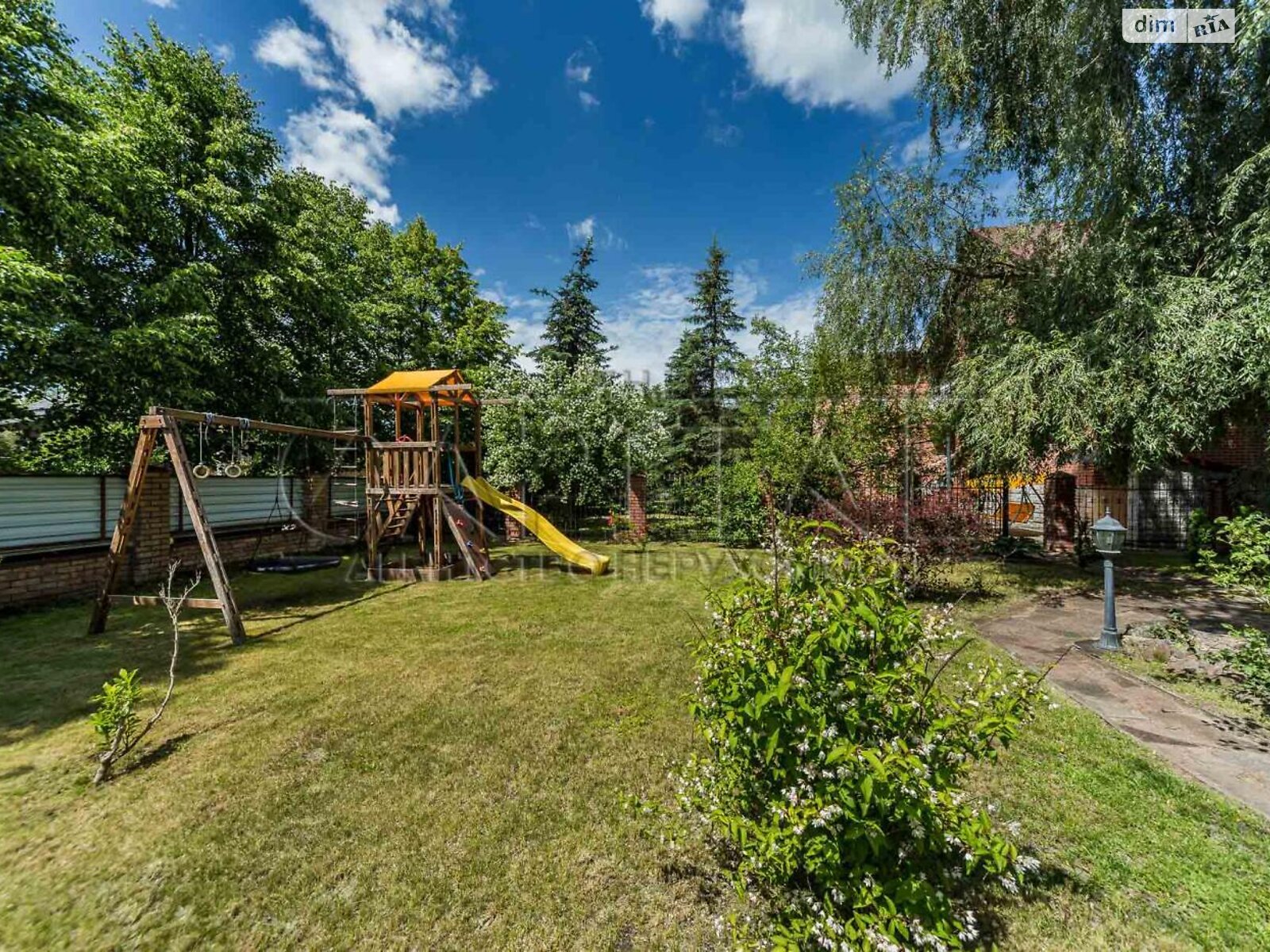 триповерховий будинок з опаленням, 420 кв. м, цегла. Продаж у Гостомелі фото 1 триповерховий будинок з опаленням, 420 кв. м, цегла. Продаж у Гостомелі фото 1