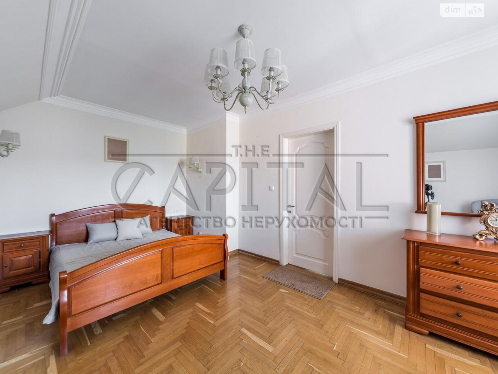 триповерховий будинок з опаленням, 420 кв. м, цегла. Продаж у Гостомелі фото 1 триповерховий будинок з опаленням, 420 кв. м, цегла. Продаж у Гостомелі фото 1