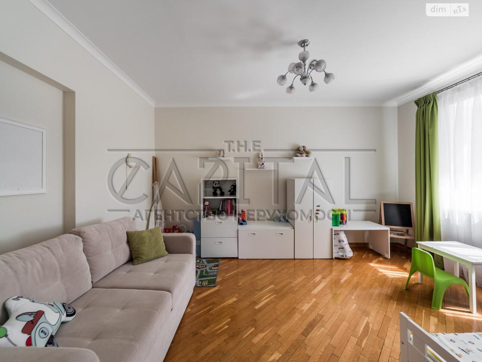 триповерховий будинок з опаленням, 420 кв. м, цегла. Продаж у Гостомелі фото 1 триповерховий будинок з опаленням, 420 кв. м, цегла. Продаж у Гостомелі фото 1