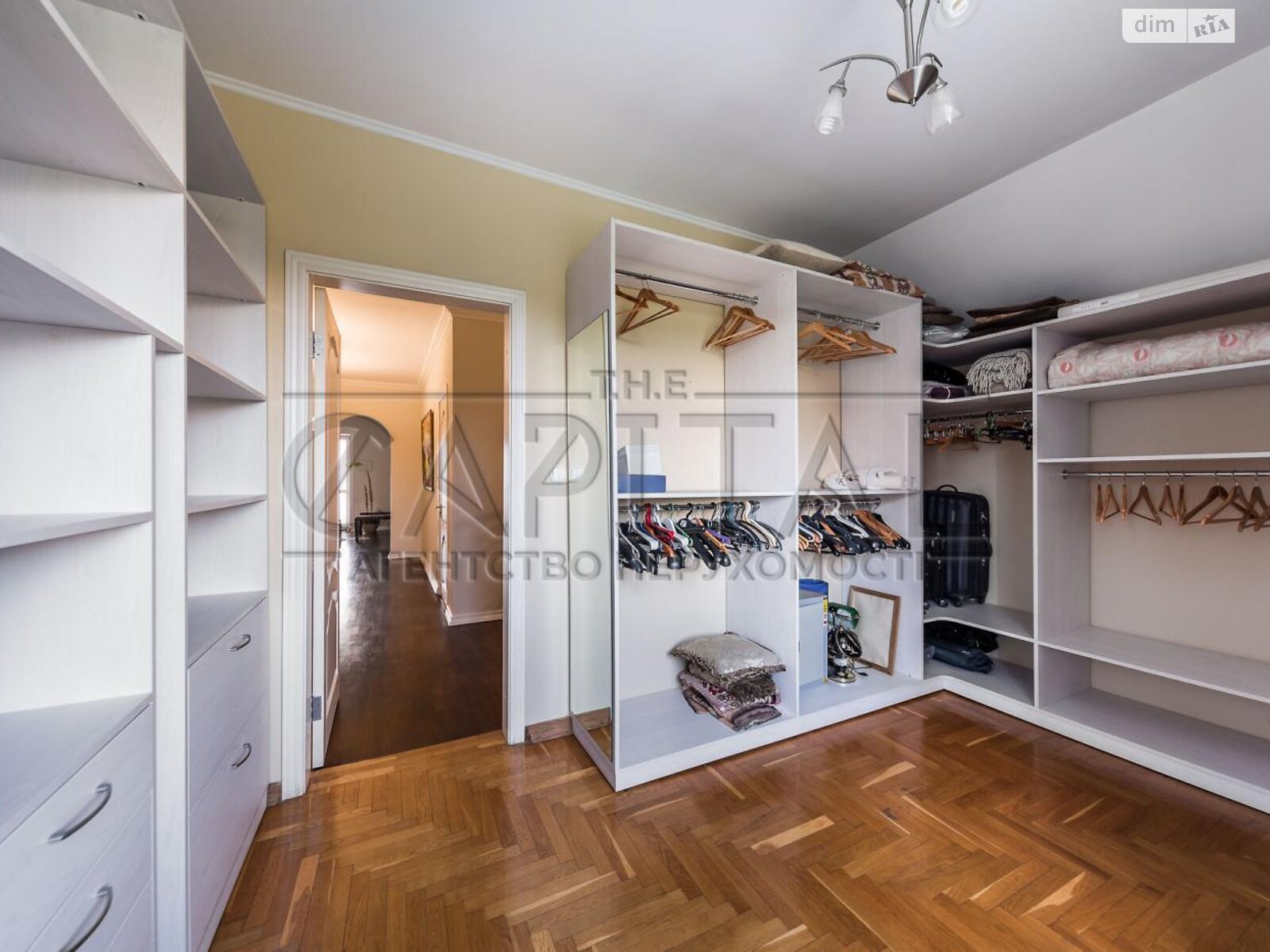 триповерховий будинок з опаленням, 420 кв. м, цегла. Продаж у Гостомелі фото 1 триповерховий будинок з опаленням, 420 кв. м, цегла. Продаж у Гостомелі фото 1