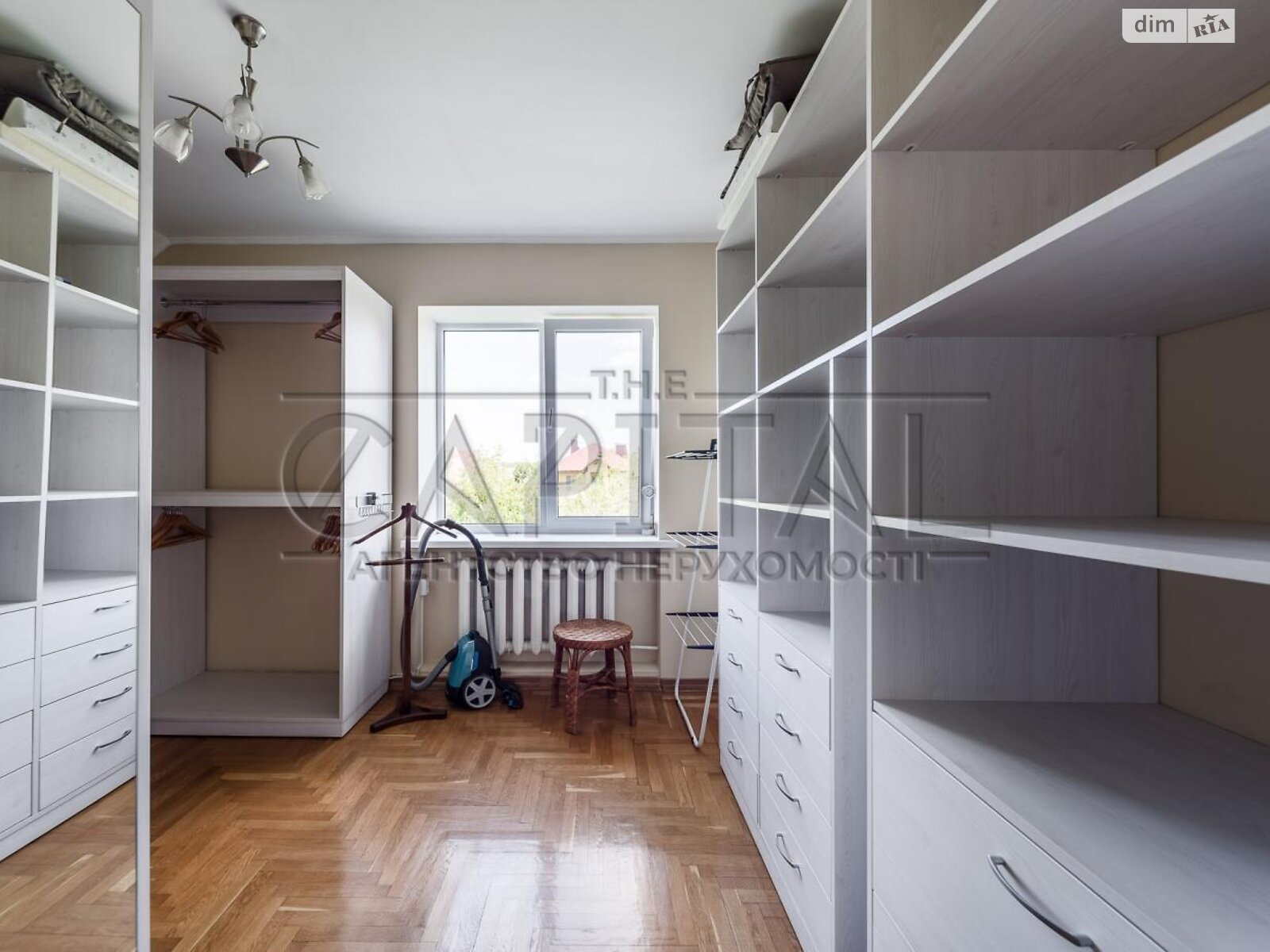 триповерховий будинок з опаленням, 420 кв. м, цегла. Продаж у Гостомелі фото 1 триповерховий будинок з опаленням, 420 кв. м, цегла. Продаж у Гостомелі фото 1