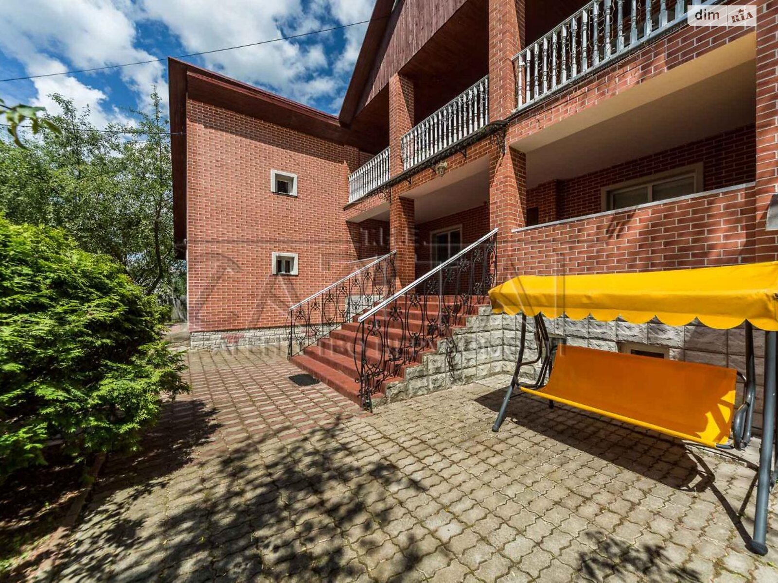 триповерховий будинок з опаленням, 420 кв. м, цегла. Продаж у Гостомелі фото 1 триповерховий будинок з опаленням, 420 кв. м, цегла. Продаж у Гостомелі фото 1