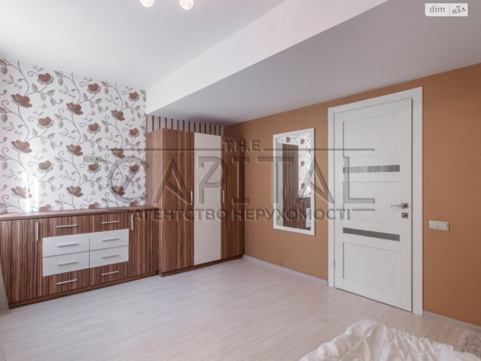 трехэтажный дом, 1700 кв. м, кирпич. Продажа в Григоровке фото 1