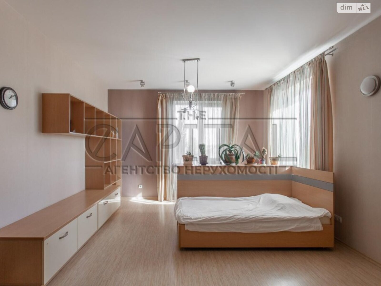 трехэтажный дом с верандой, 1700 кв. м, кирпич. Продажа в Григоровке фото 1