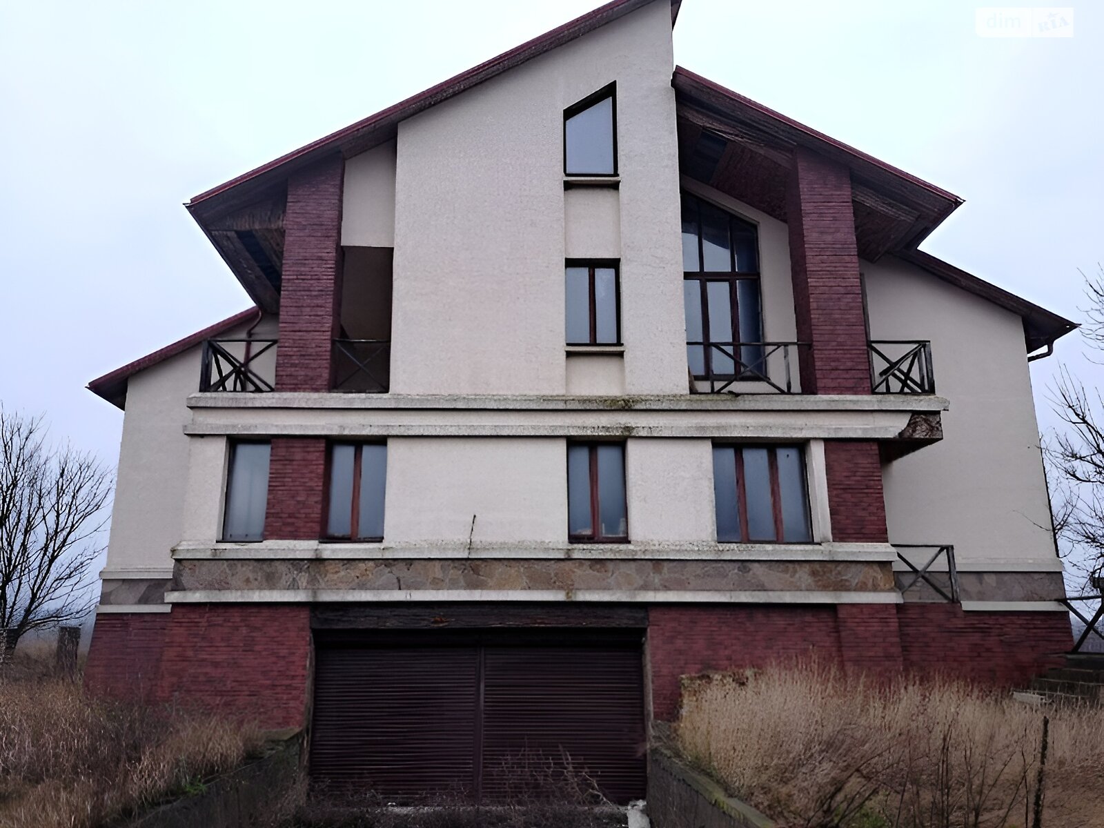 триповерховий будинок з опаленням, 574.2 кв. м, цегла. Продаж у Гусачівці фото 1 триповерховий будинок з опаленням, 574.2 кв. м, цегла. Продаж у Гусачівці фото 1