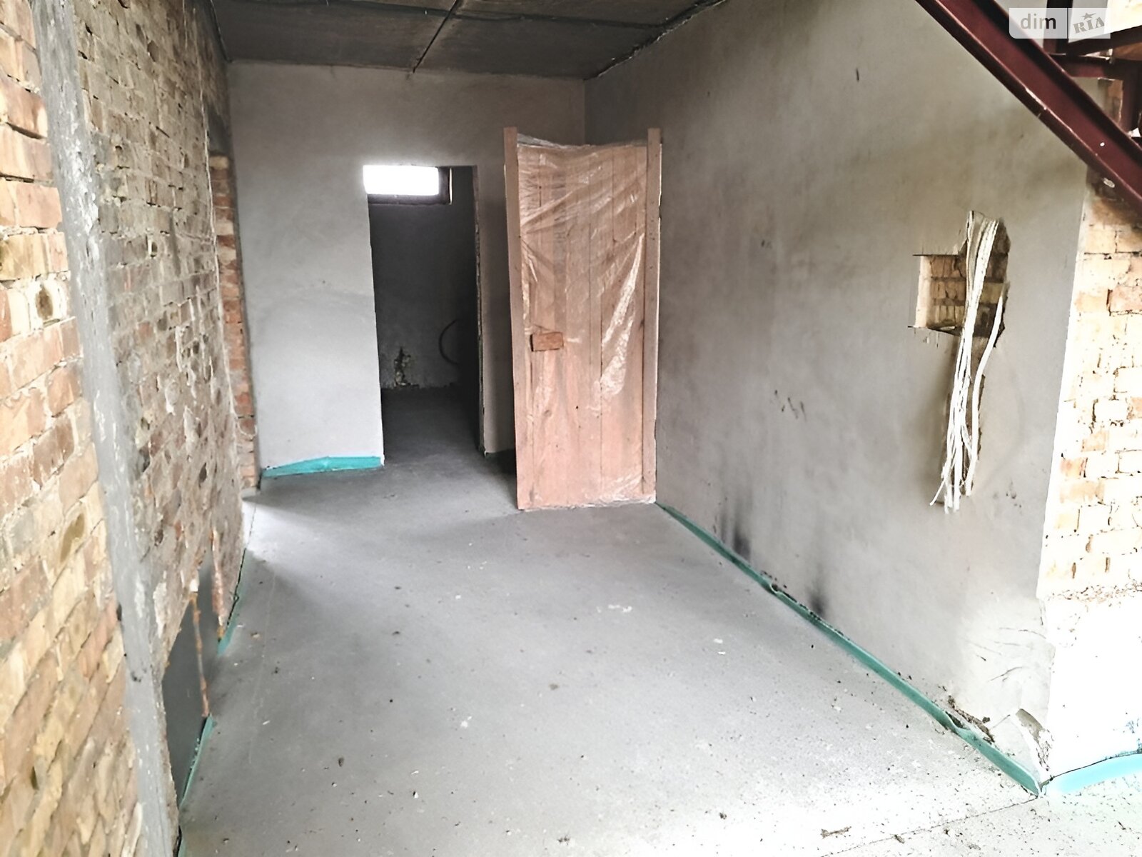 триповерховий будинок з опаленням, 574.2 кв. м, цегла. Продаж у Гусачівці фото 1 триповерховий будинок з опаленням, 574.2 кв. м, цегла. Продаж у Гусачівці фото 1