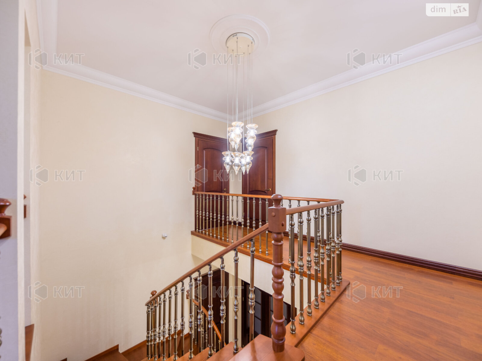 двоповерховий будинок, 360 кв. м, кирпич. Продаж в Харкові, район Олексїївка фото 1 двоповерховий будинок, 360 кв. м, кирпич. Продаж в Харкові, район Олексїївка фото 1