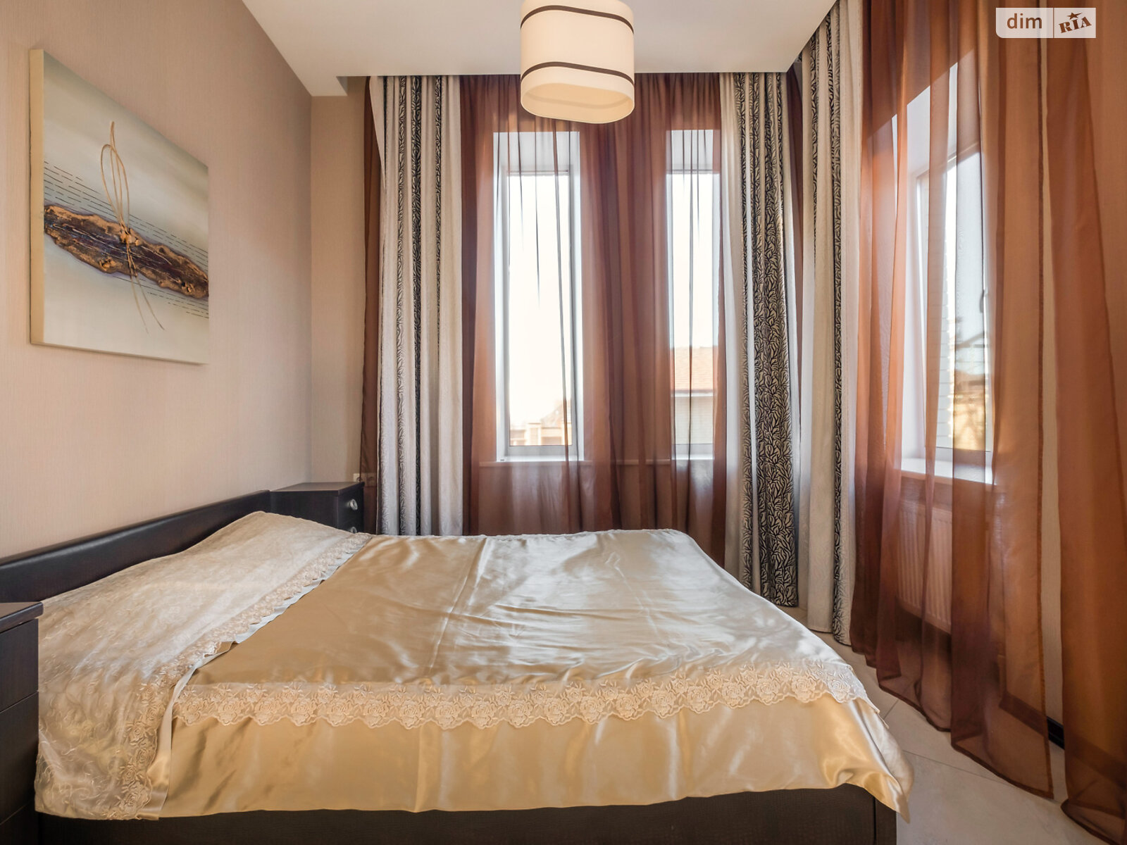 трехэтажный дом с гаражом, 420 кв. м, кирпич. Продажа в Харькове район Алексеевка фото 1 трехэтажный дом с гаражом, 420 кв. м, кирпич. Продажа в Харькове район Алексеевка фото 1
