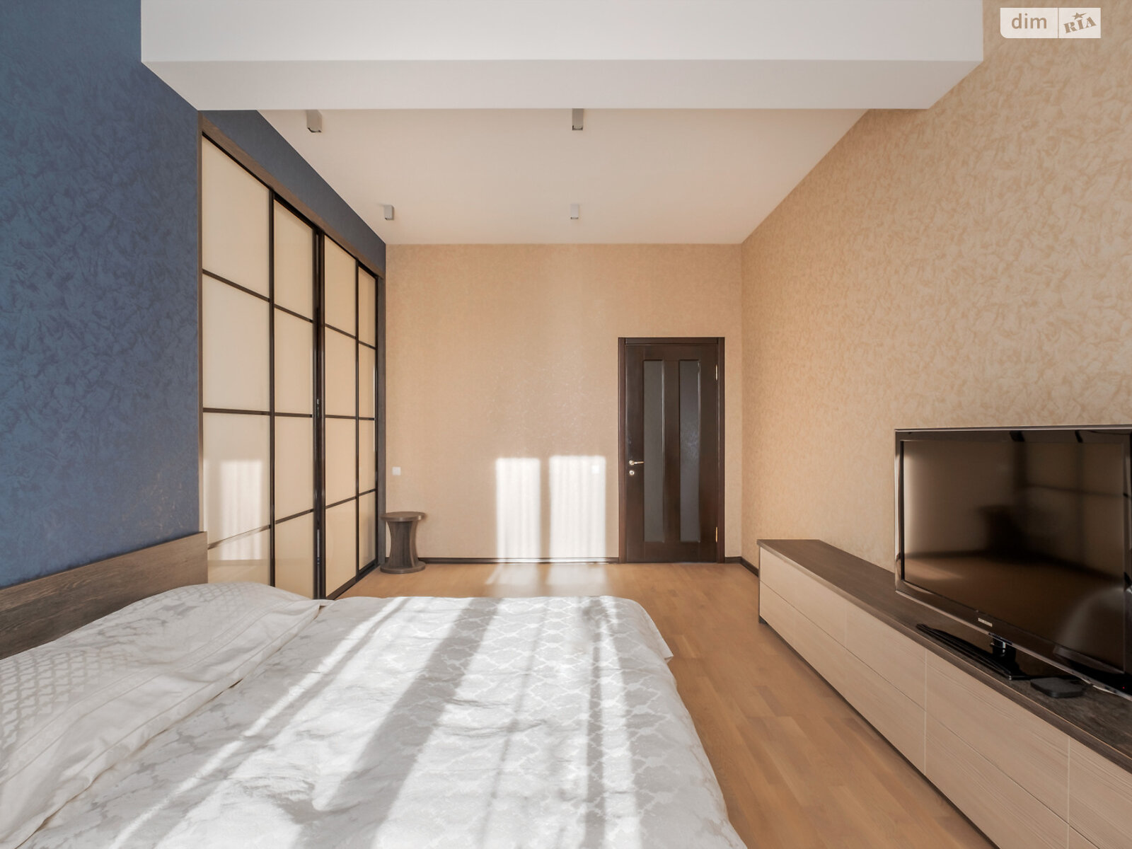 трехэтажный дом с гаражом, 420 кв. м, кирпич. Продажа в Харькове район Алексеевка фото 1 трехэтажный дом с гаражом, 420 кв. м, кирпич. Продажа в Харькове район Алексеевка фото 1