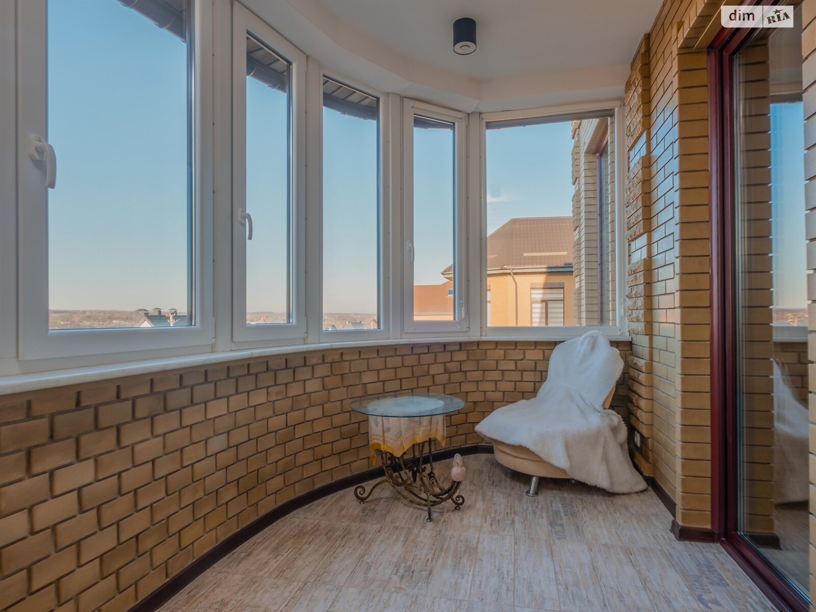трехэтажный дом с гаражом, 420 кв. м, кирпич. Продажа в Харькове район Алексеевка фото 1 трехэтажный дом с гаражом, 420 кв. м, кирпич. Продажа в Харькове район Алексеевка фото 1