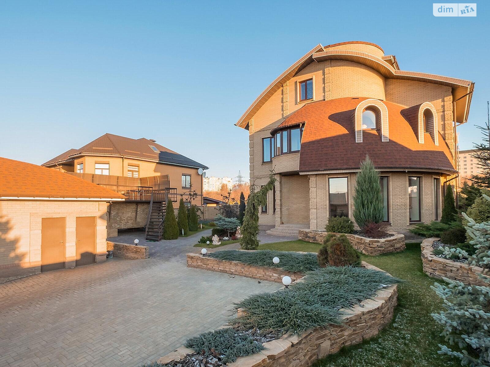 триповерховий будинок, 420 кв. м, кирпич. Продаж в Харкові, район Олексїївка фото 1 триповерховий будинок, 420 кв. м, кирпич. Продаж в Харкові, район Олексїївка фото 1