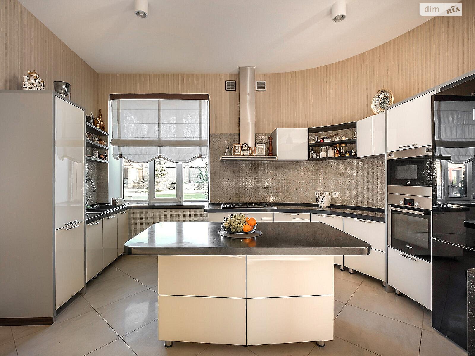 триповерховий будинок, 420 кв. м, кирпич. Продаж в Харкові, район Олексїївка фото 1 триповерховий будинок, 420 кв. м, кирпич. Продаж в Харкові, район Олексїївка фото 1