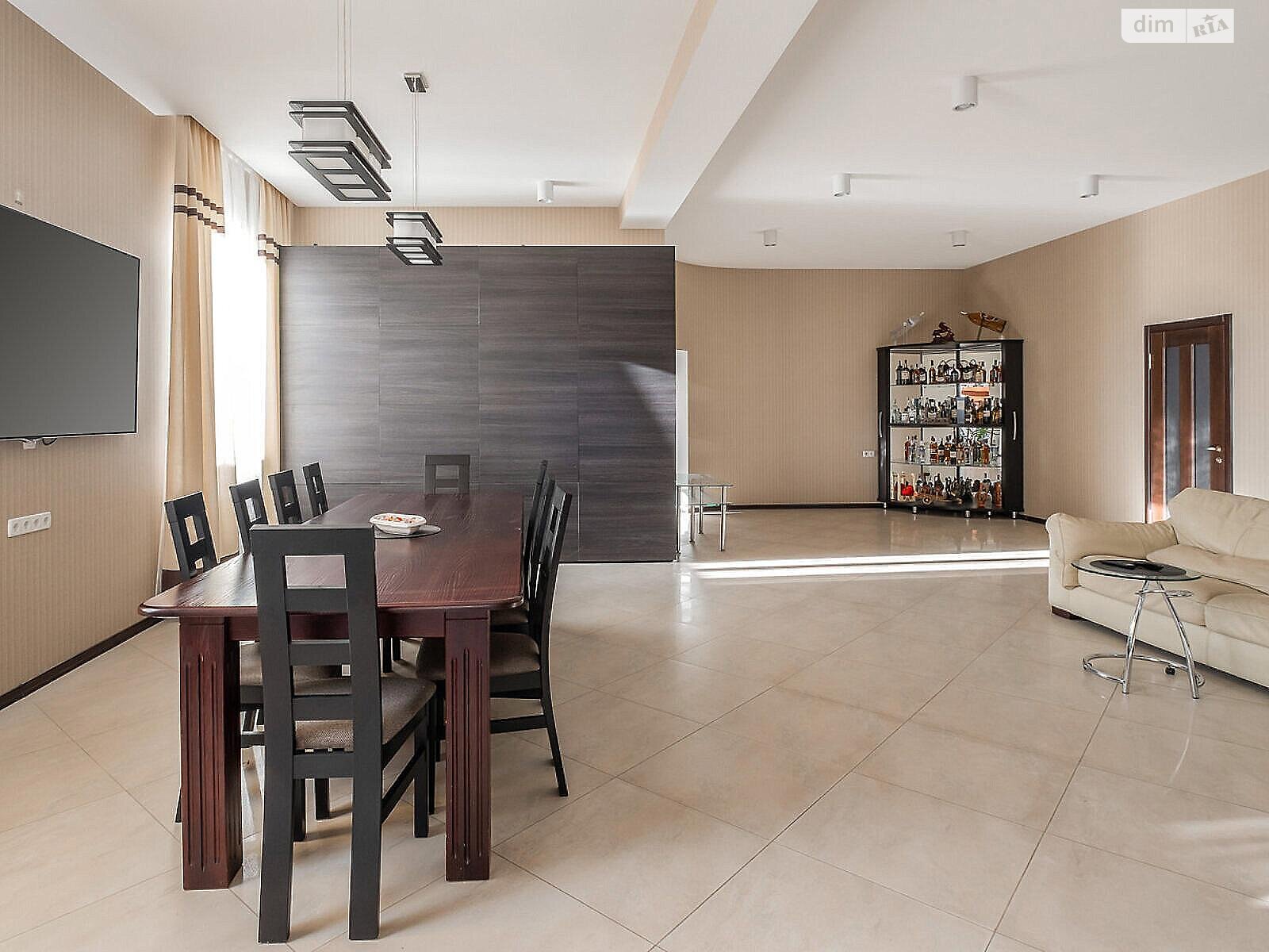 триповерховий будинок, 420 кв. м, кирпич. Продаж в Харкові, район Олексїївка фото 1 триповерховий будинок, 420 кв. м, кирпич. Продаж в Харкові, район Олексїївка фото 1