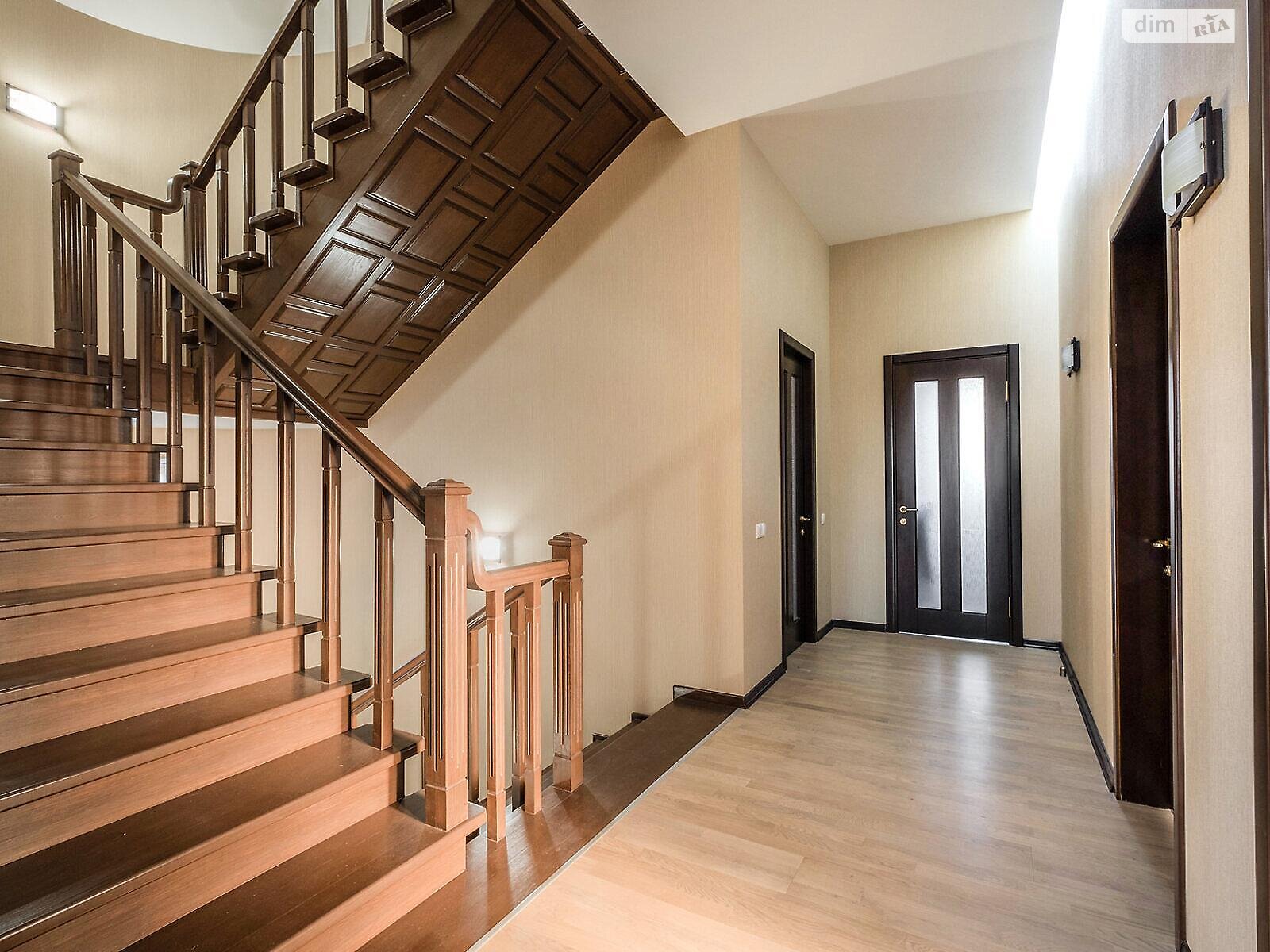 триповерховий будинок, 420 кв. м, кирпич. Продаж в Харкові, район Олексїївка фото 1 триповерховий будинок, 420 кв. м, кирпич. Продаж в Харкові, район Олексїївка фото 1