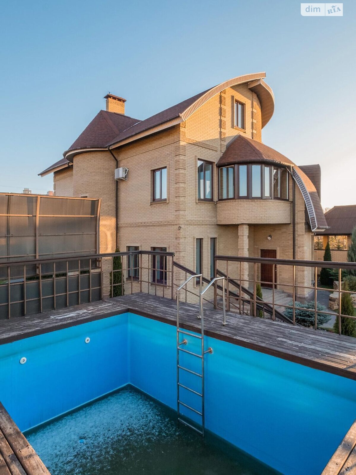 триповерховий будинок, 420 кв. м, кирпич. Продаж в Харкові, район Олексїївка фото 1 триповерховий будинок, 420 кв. м, кирпич. Продаж в Харкові, район Олексїївка фото 1